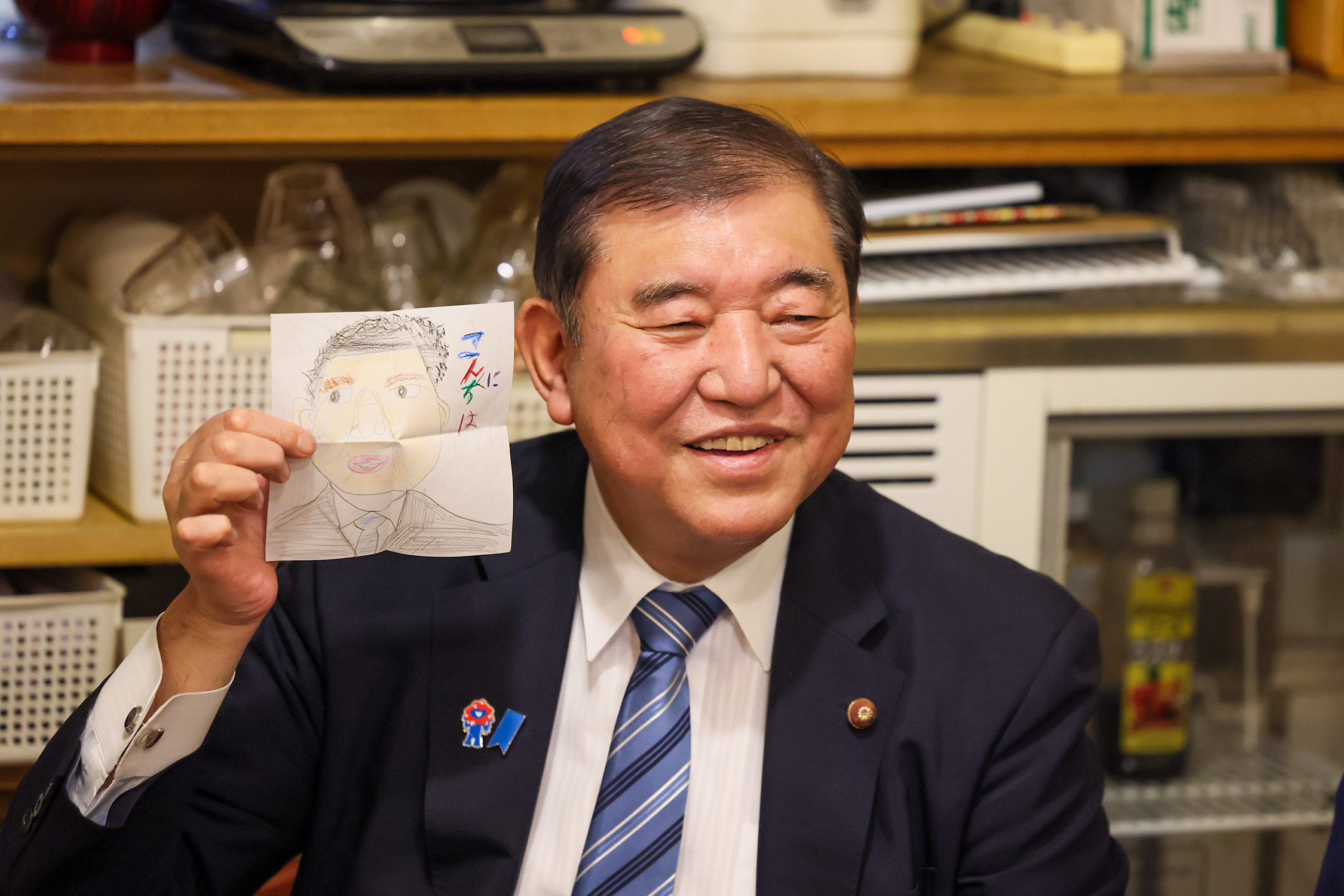 Prime Minister Ishiba visiting a Kodomo Shokudo (7)