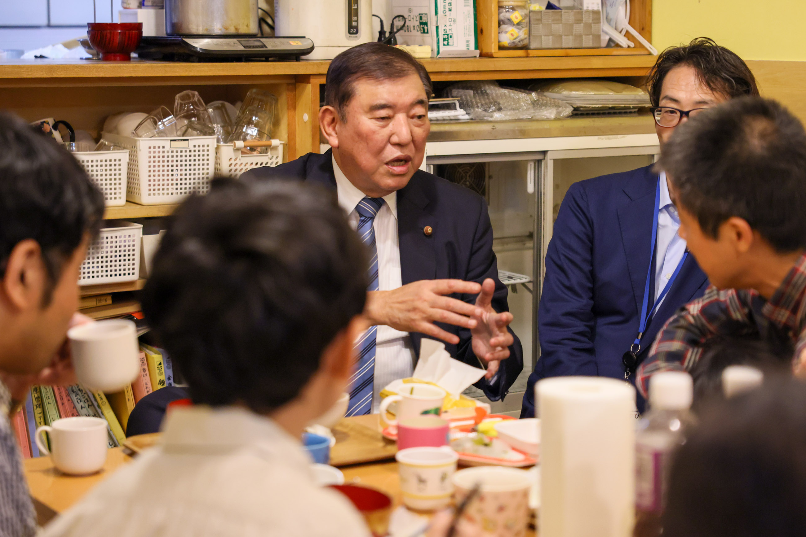 Prime Minister Ishiba visiting a Kodomo Shokudo (9)