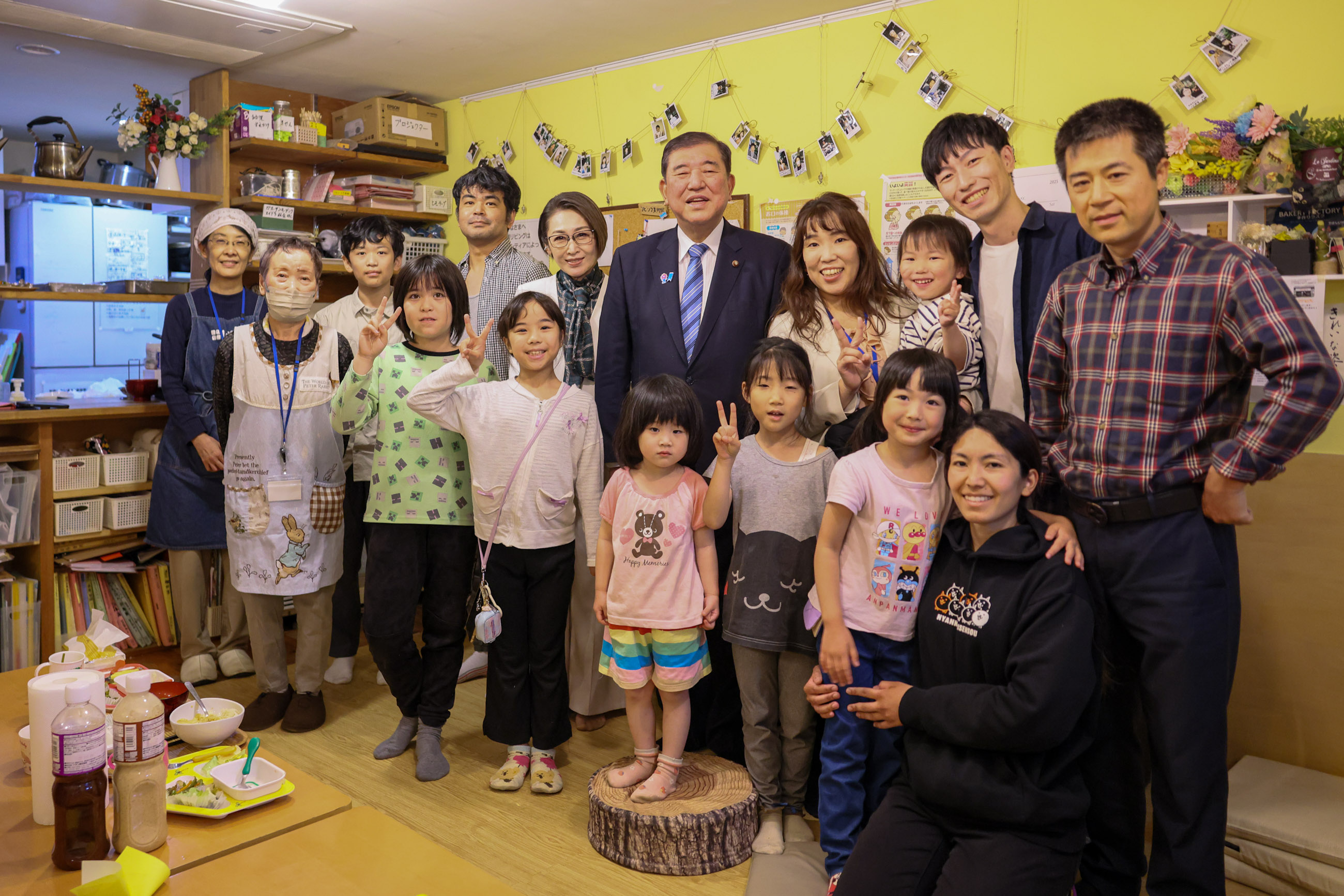 Prime Minister Ishiba visiting a Kodomo Shokudo (11)