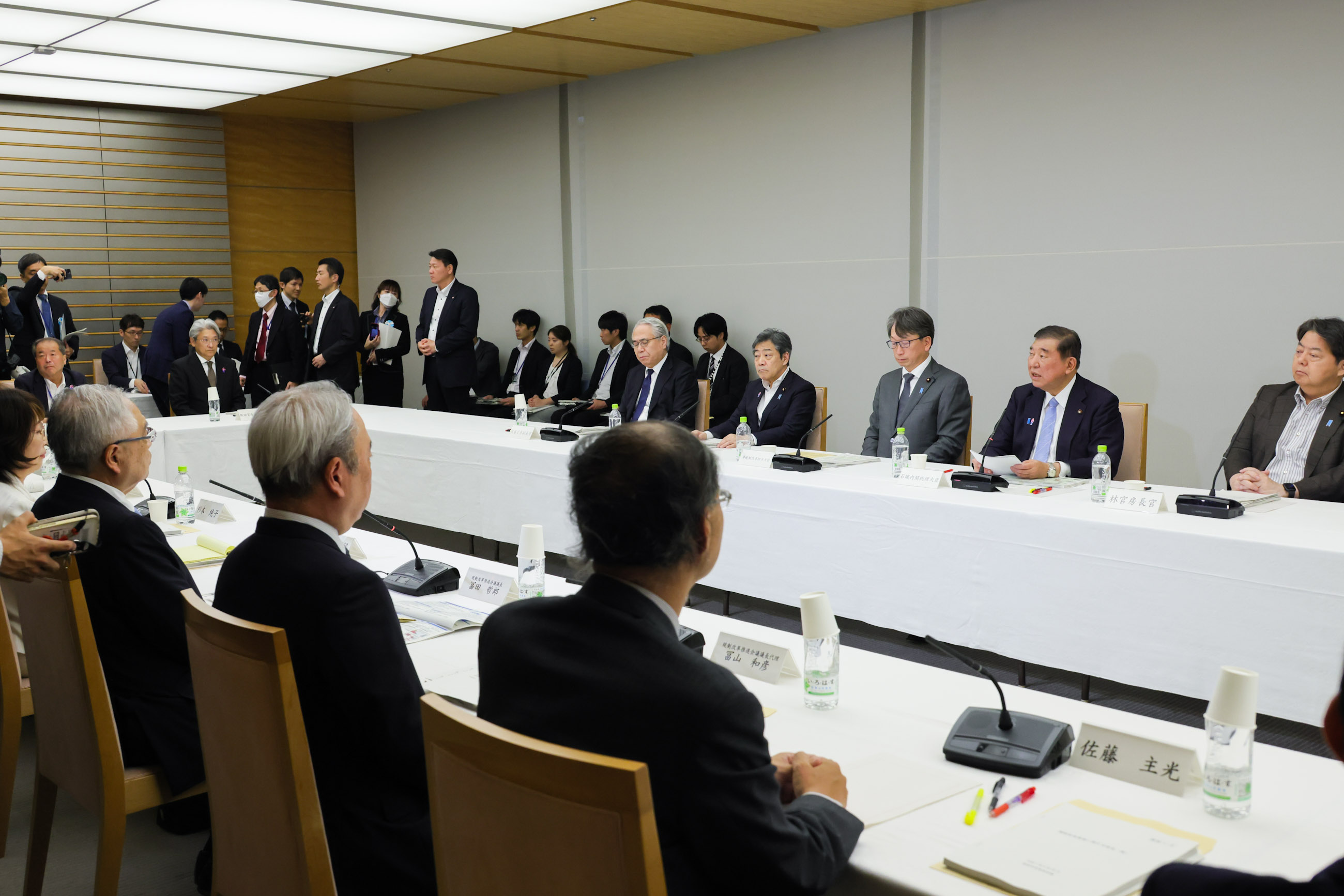 Prime Minister Ishiba wrapping up the meeting (5)