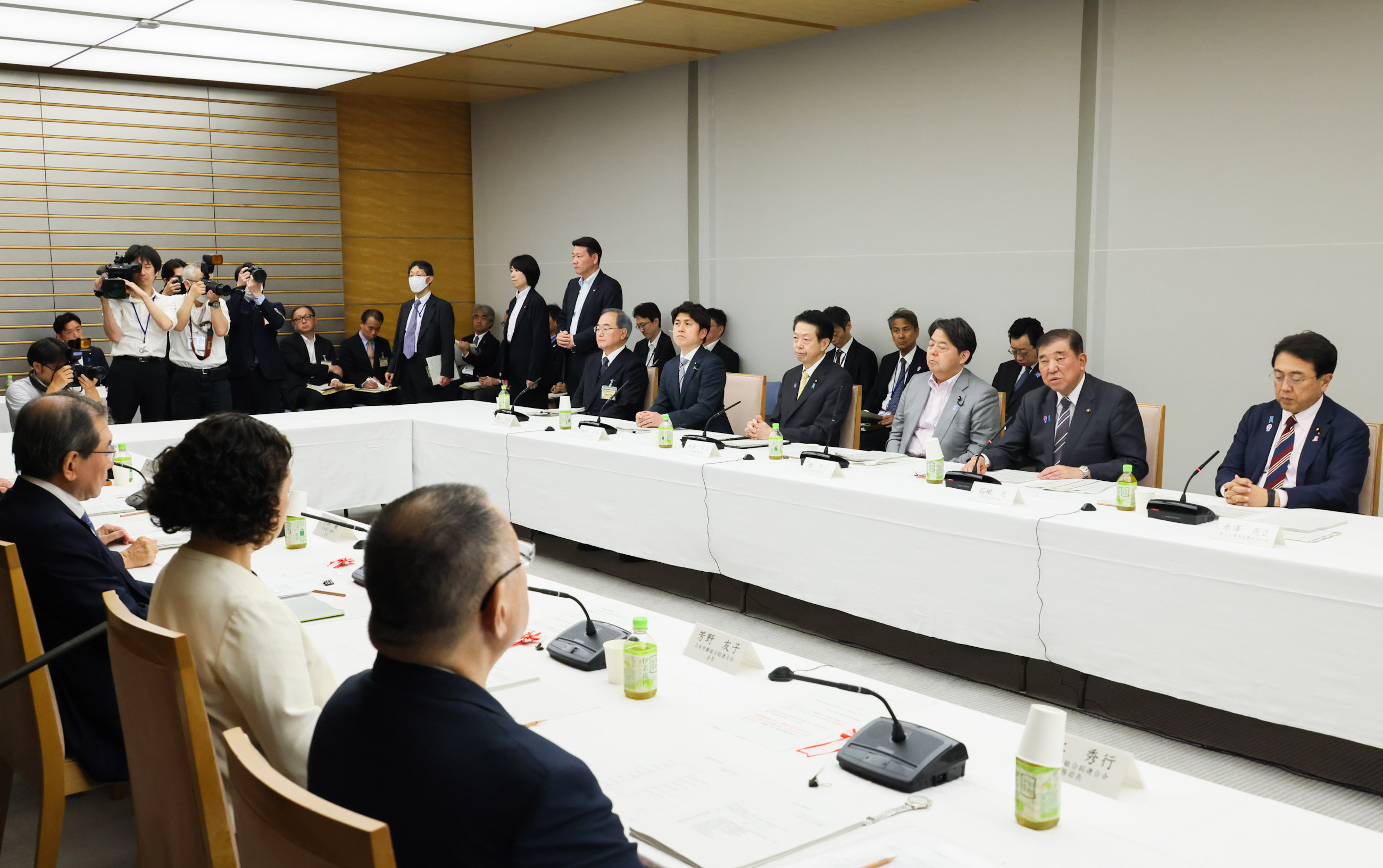 Prime Minister Ishiba wrapping up the meeting (3)