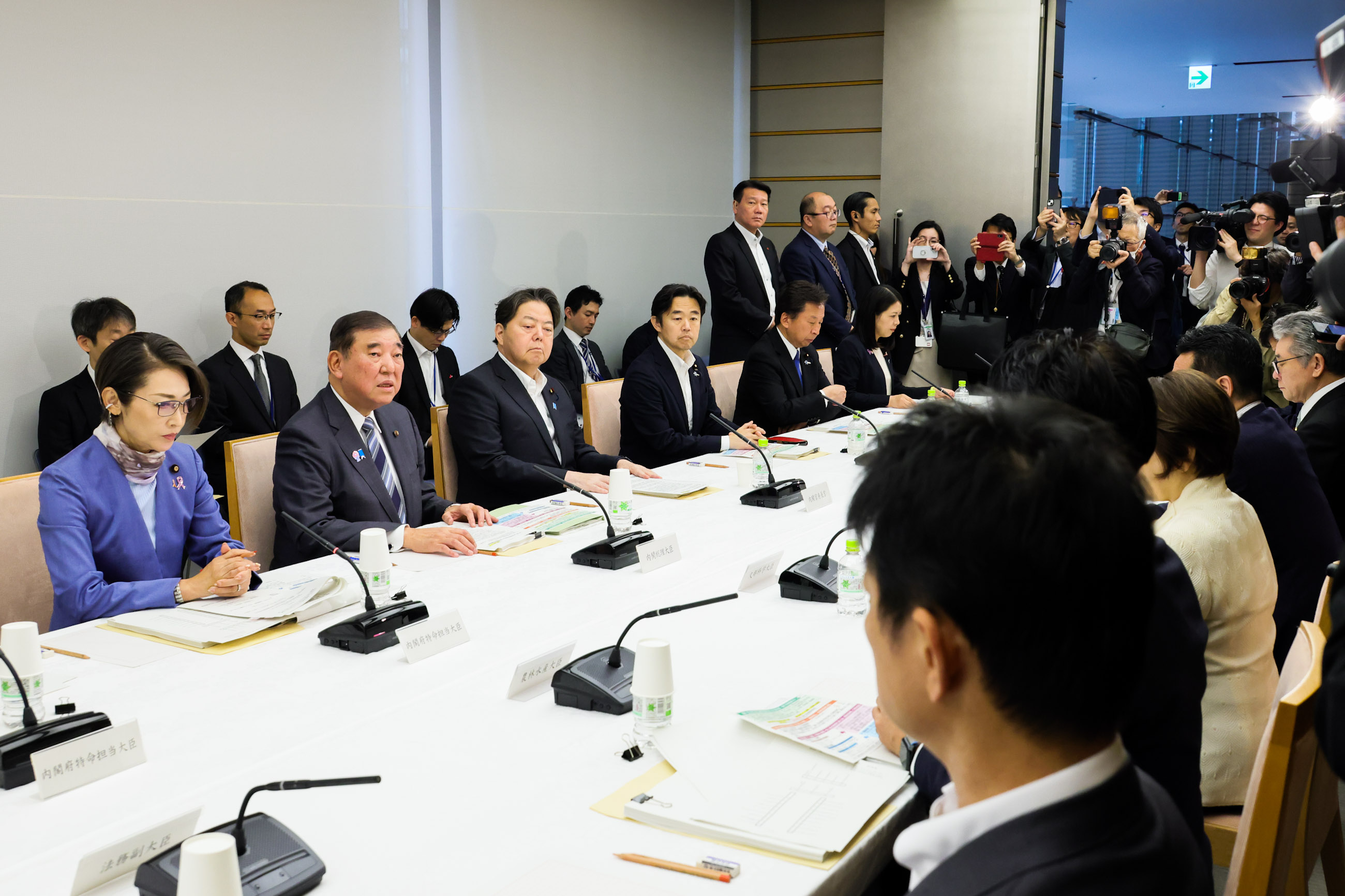 Prime Minister Ishiba wrapping up the meeting (4)