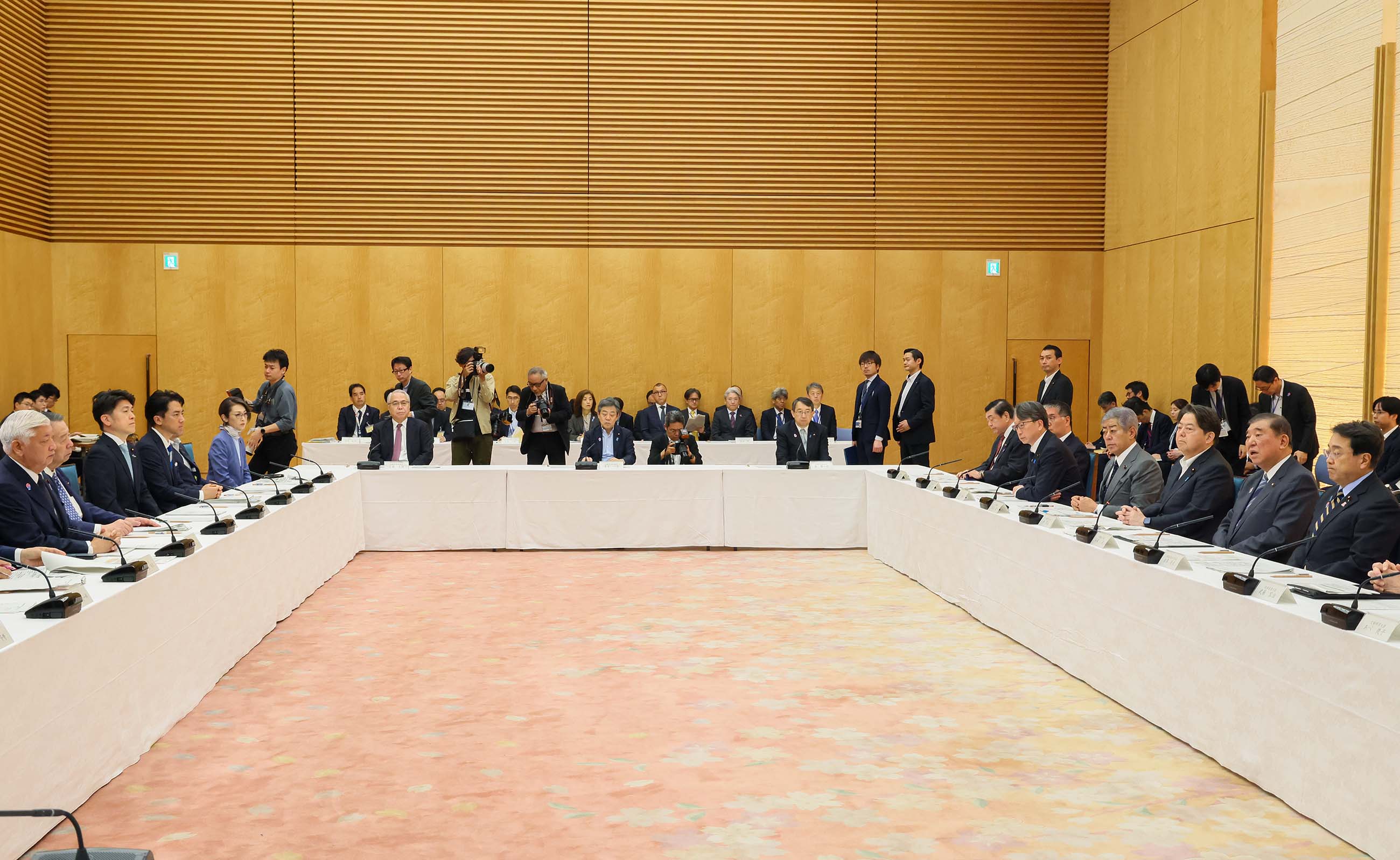 Prime Minister Ishiba wrapping up the meeting (4)