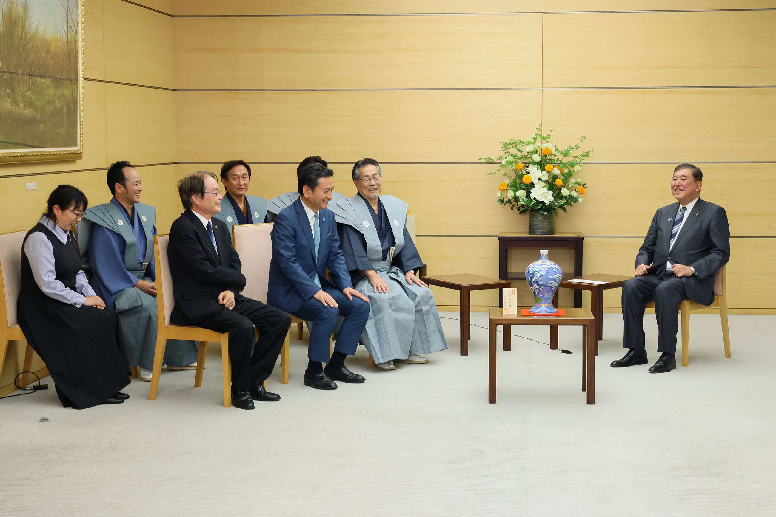 Prime Minister Ishiba attending the ceremony for the presentation of Nabeshima ware (3)