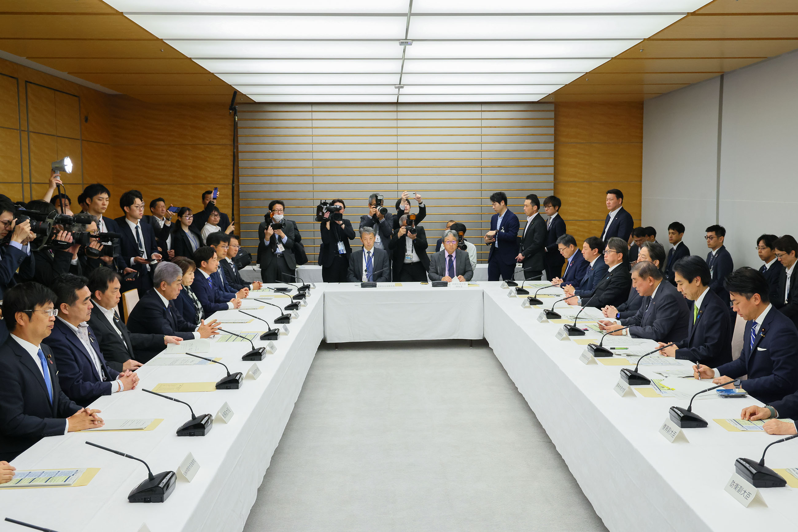 Prime Minister Ishiba wrapping up the meeting (2)