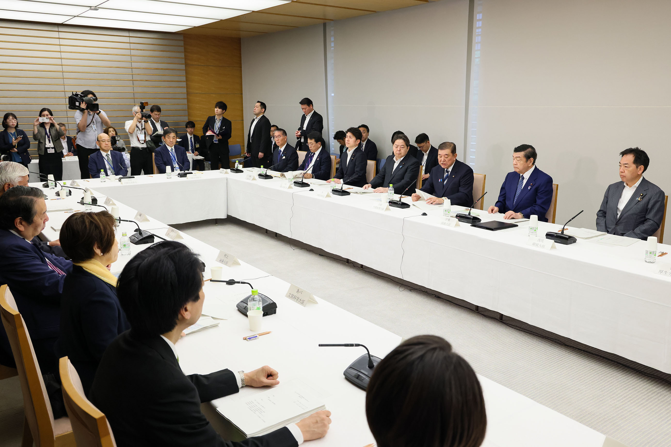 Prime Minister Ishiba wrapping up the meeting (2)