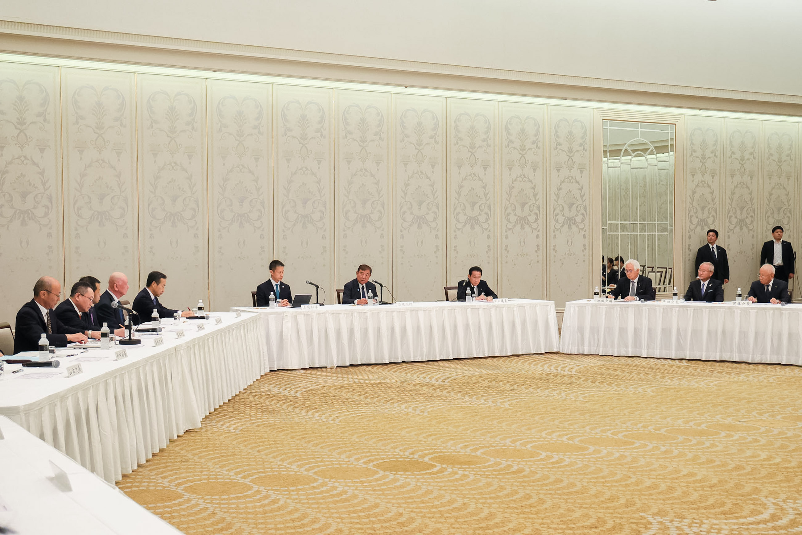 Prime Minister Ishiba holding an exchange of views (3)