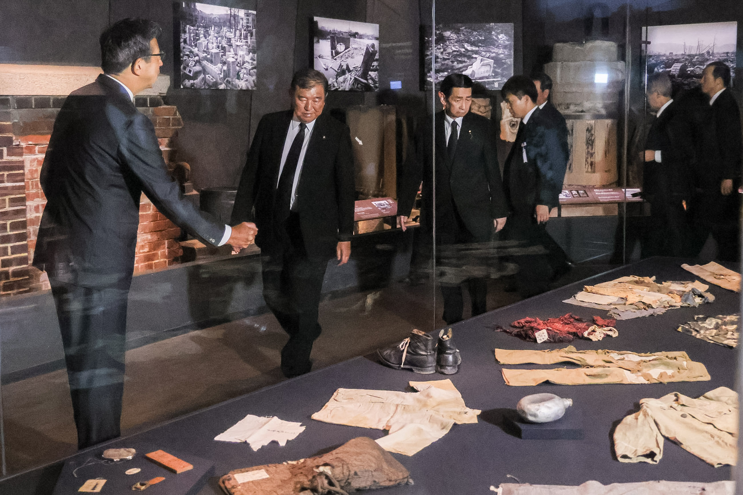 Prime Minister Ishiba visiting the Hiroshima Peace Memorial Museum (2)