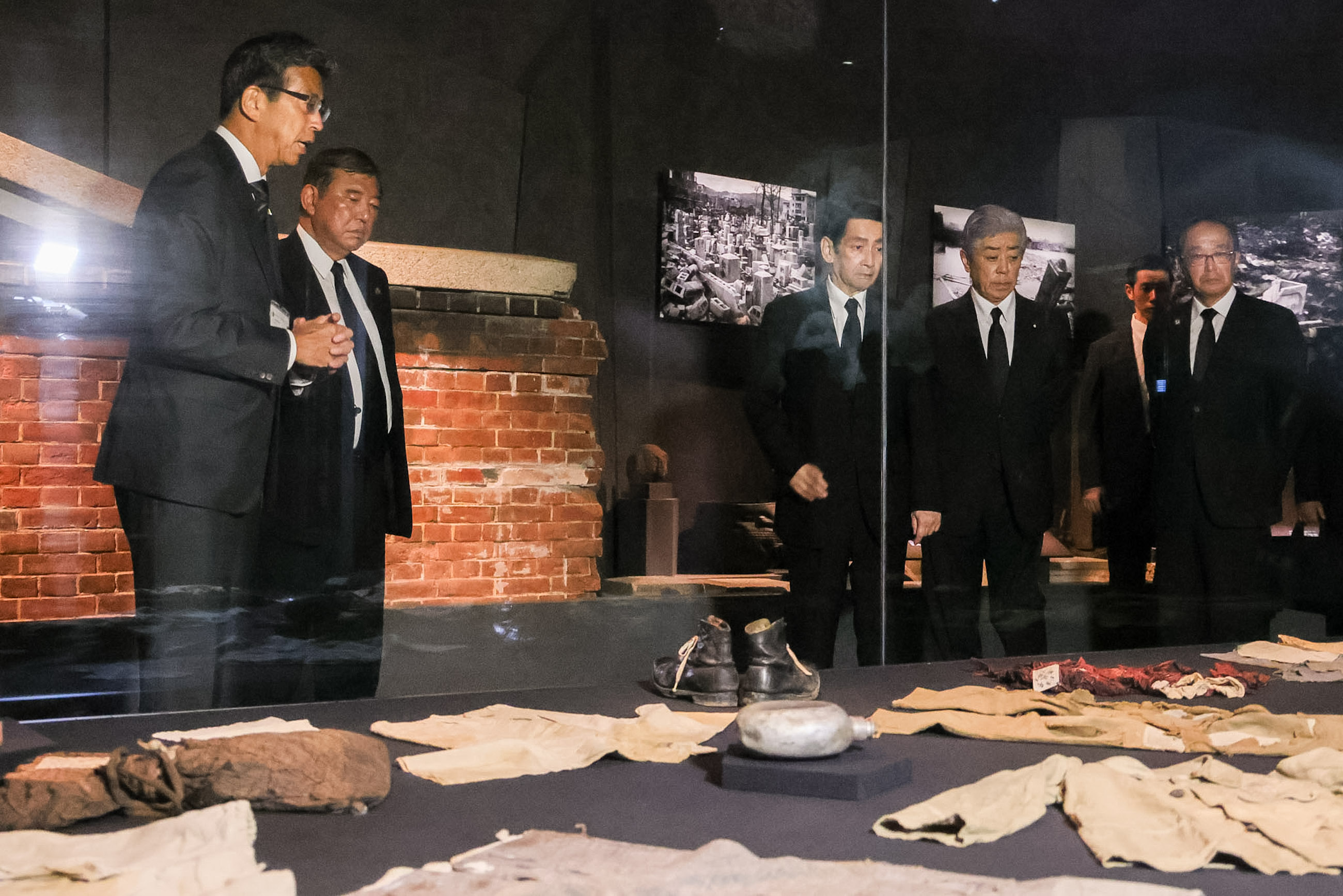 Prime Minister Ishiba visiting the Hiroshima Peace Memorial Museum (3)