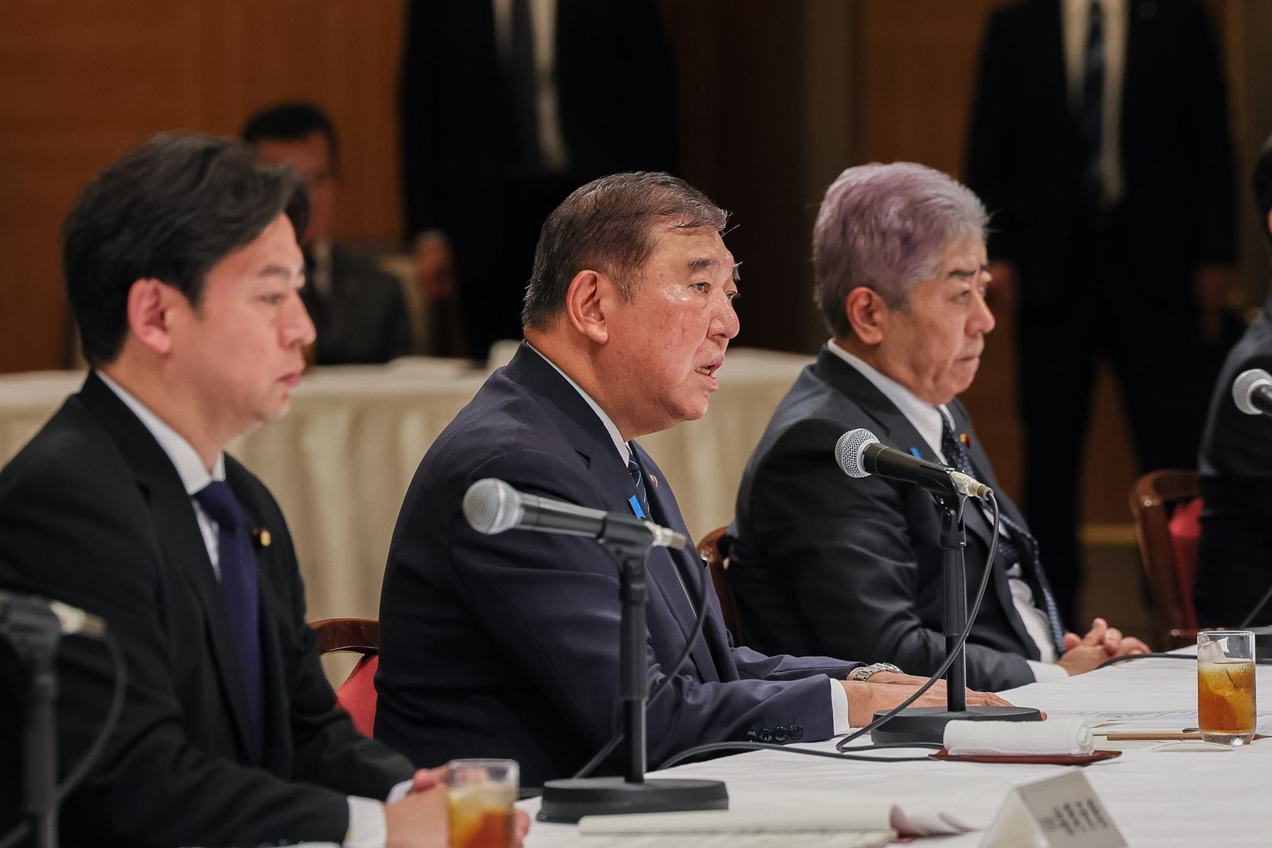 Prime Minister Ishiba listening to requests from representatives of atomic bomb survivors (2)