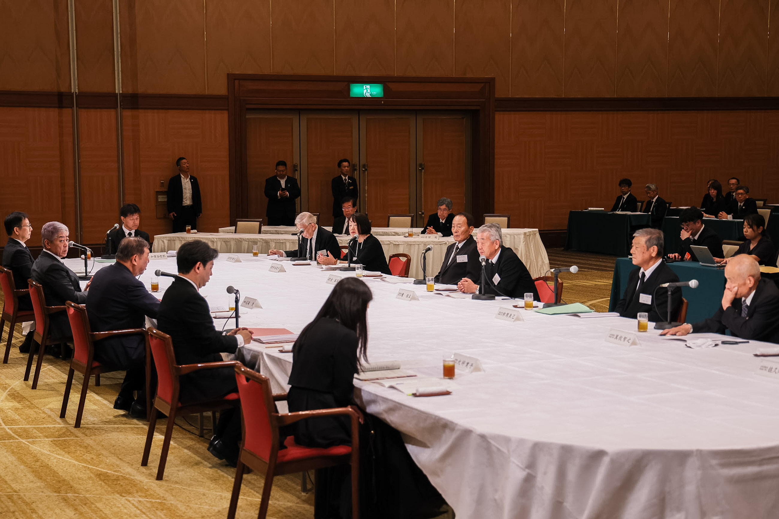 Prime Minister Ishiba listening to requests from representatives of atomic bomb survivors (5)
