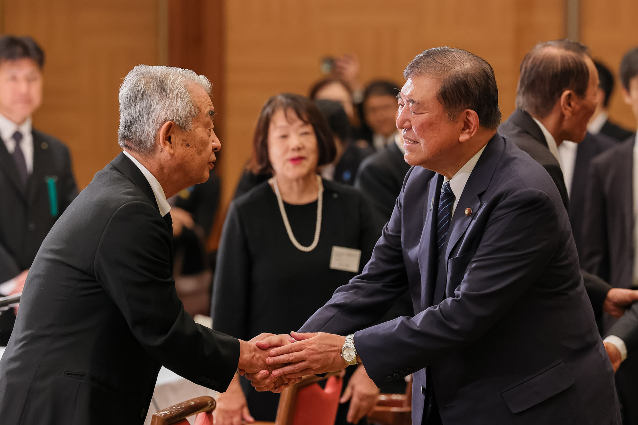 Prime Minister Ishiba listening to requests from representatives of atomic bomb survivors (7)