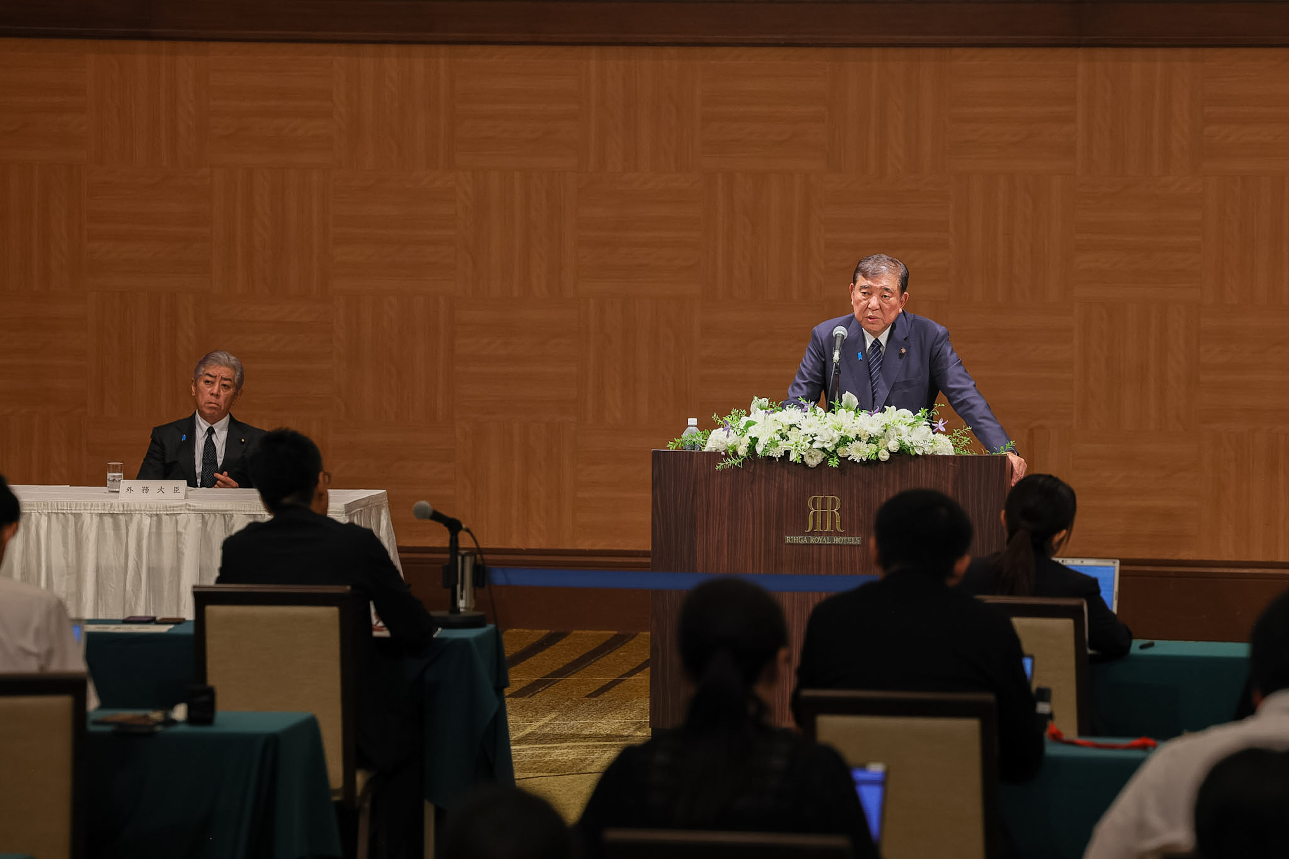 Prime Minister Ishiba answering questions from the press (4)