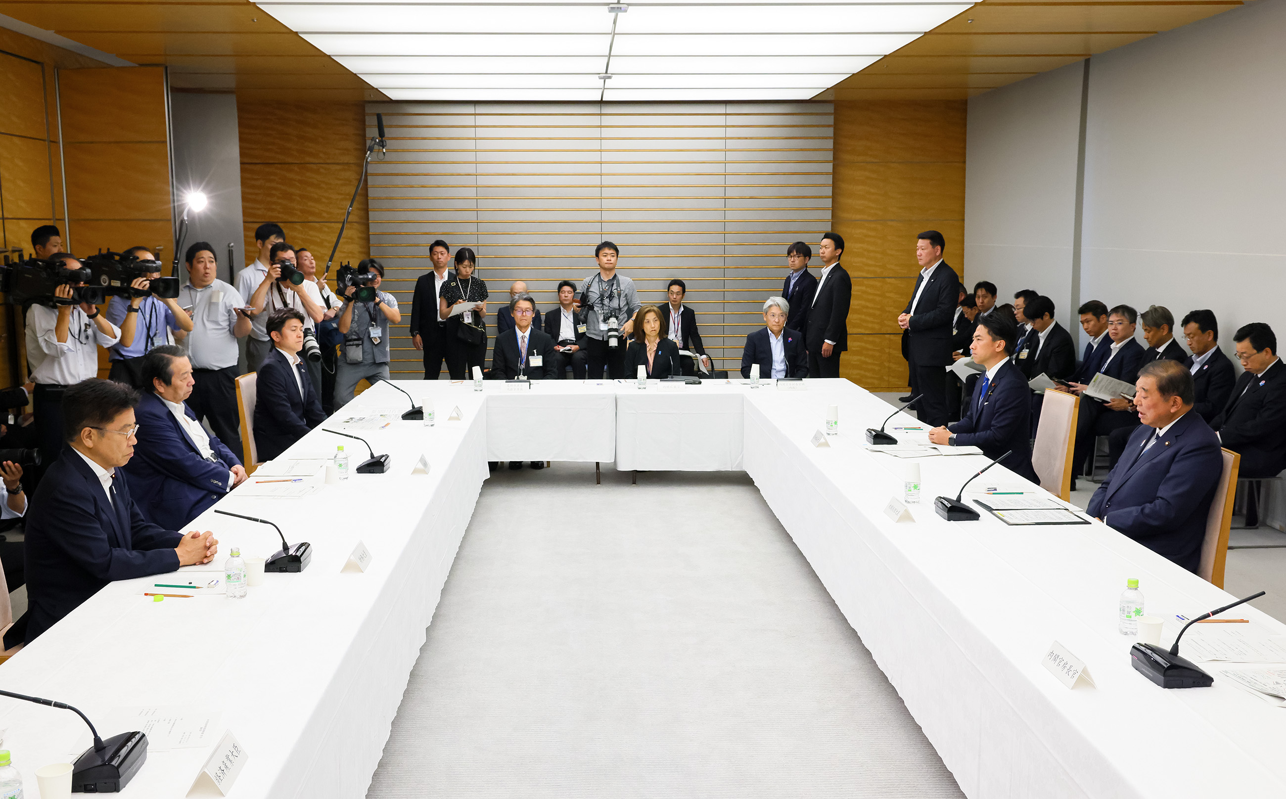 Prime Minister Ishiba wrapping up the meeting (3)