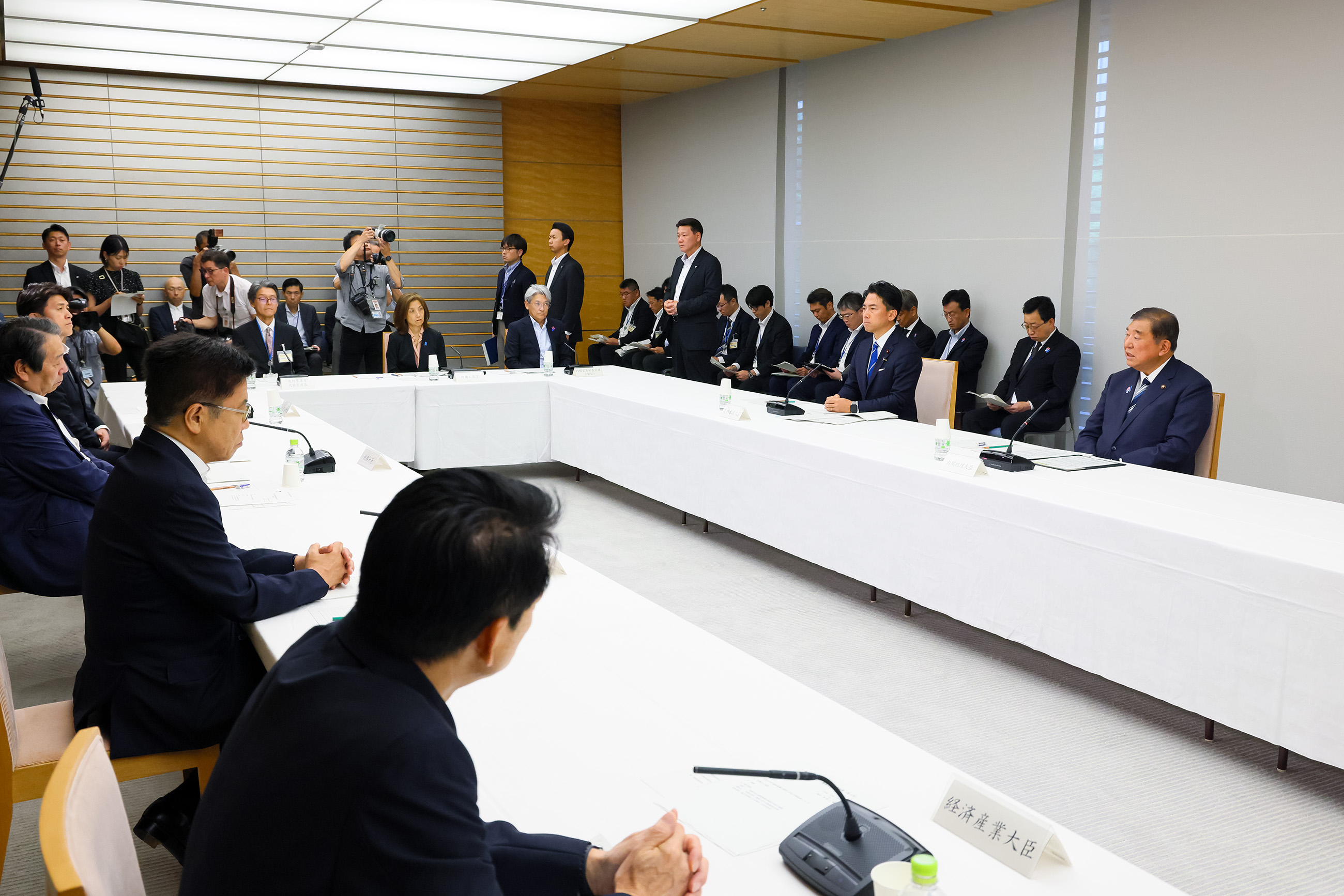 Prime Minister Ishiba wrapping up the meeting (4)