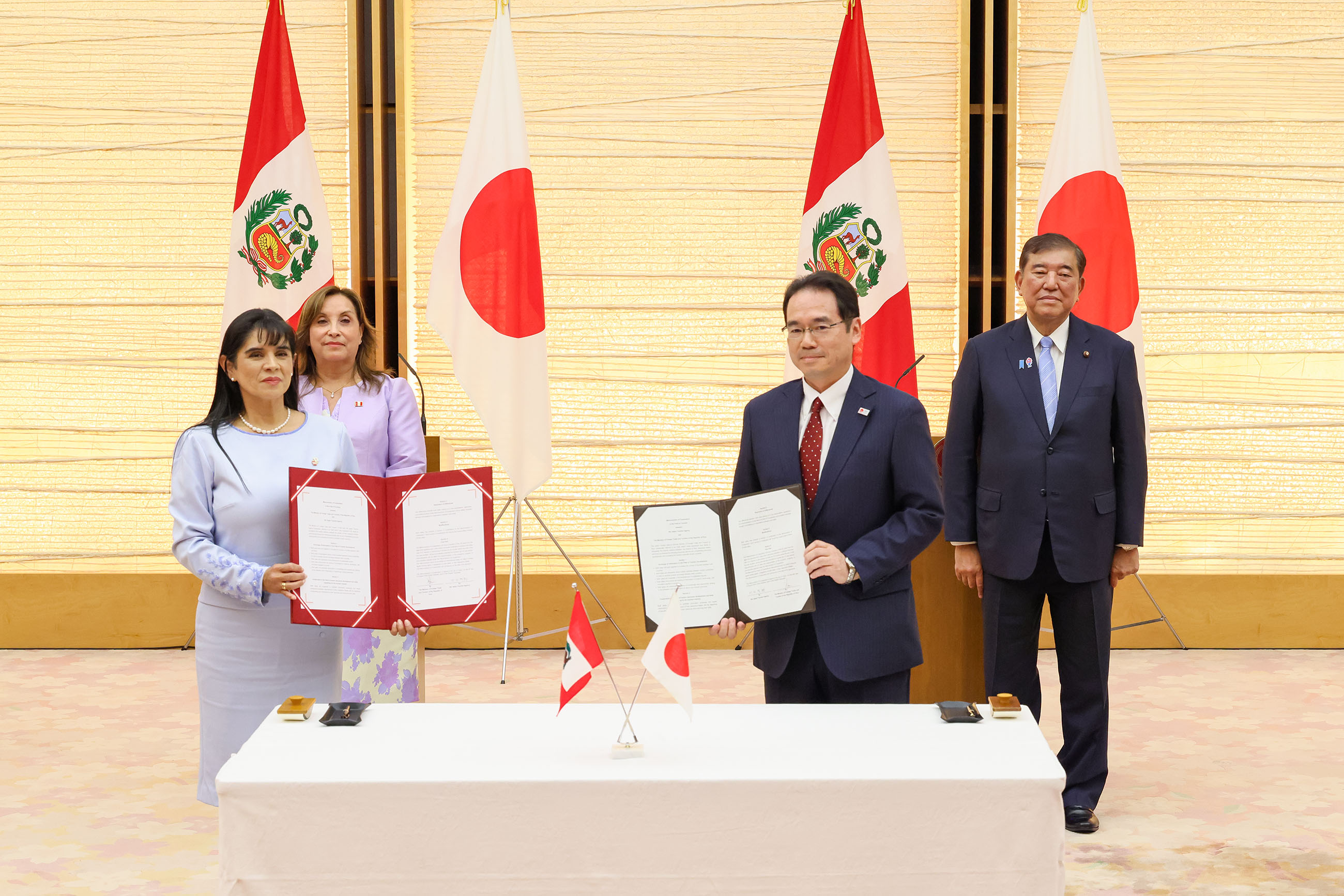 Signing Ceremony (2)