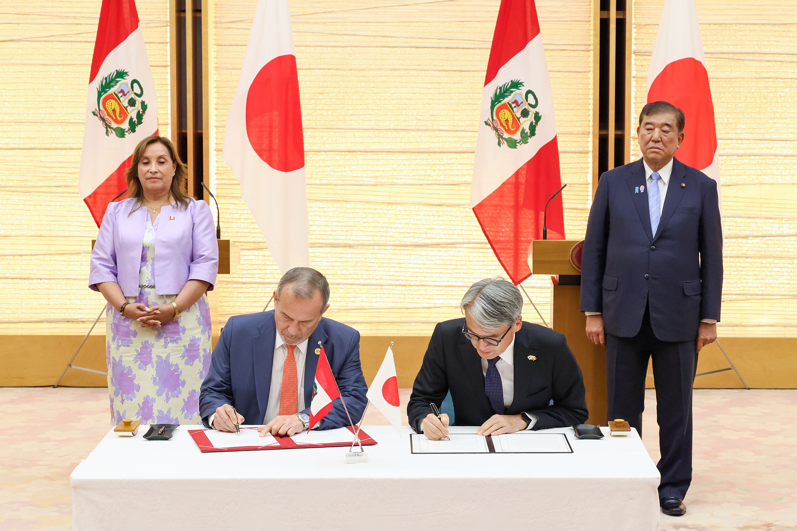 Signing Ceremony (3)