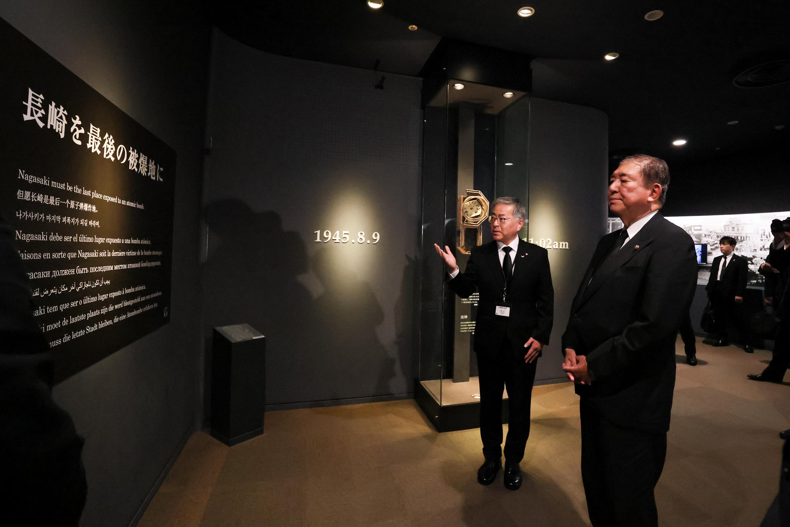 Prime Minister Ishiba visiting the Nagasaki Atomic Bomb Museum (1)