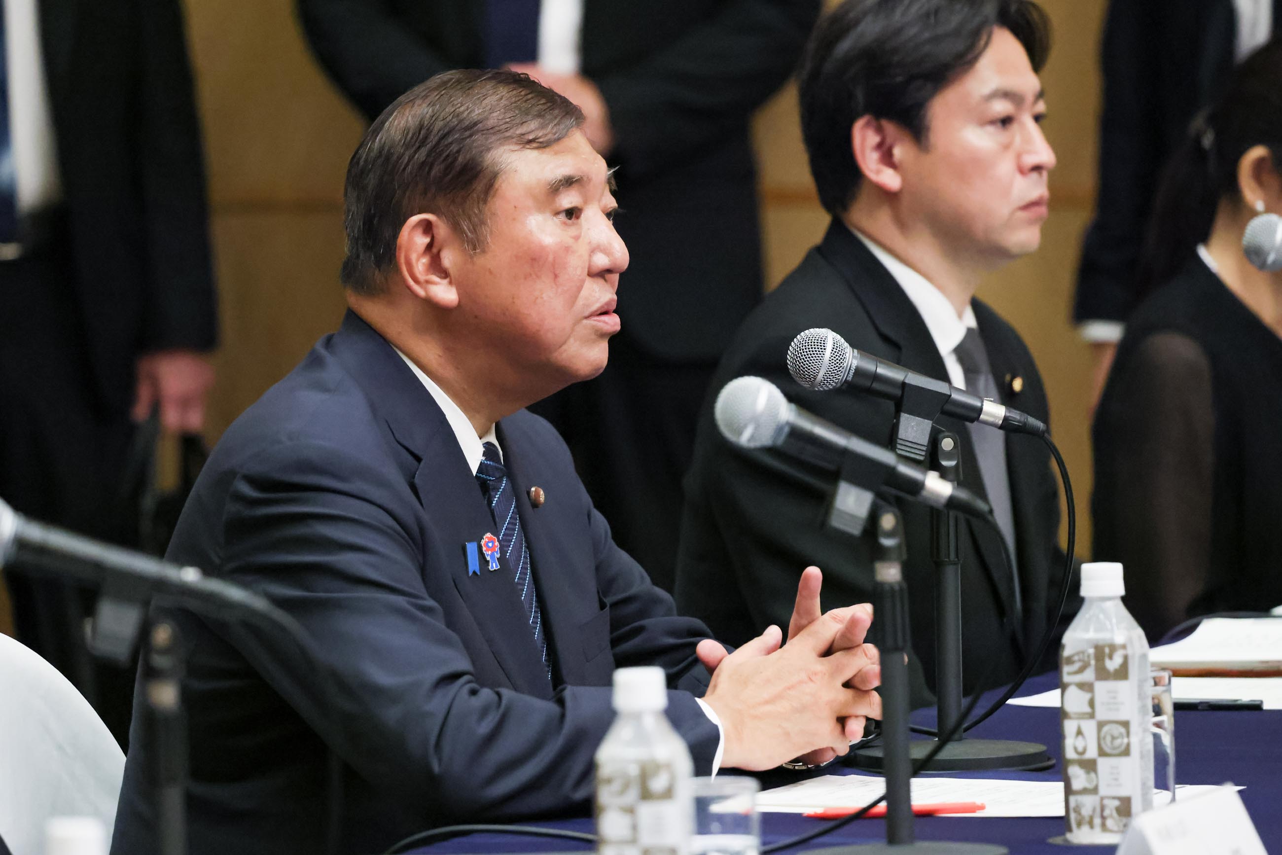 Prime Minister Ishiba listening to requests from representatives of atomic bomb survivors (1)