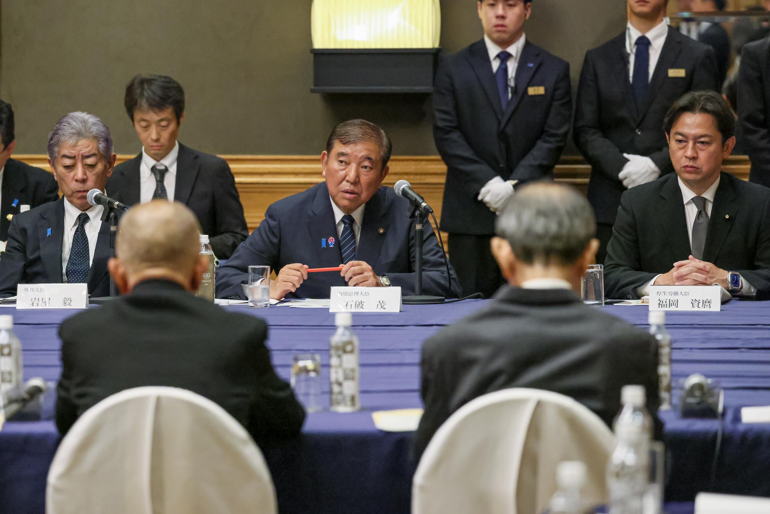 Prime Minister Ishiba listening to requests from representatives of atomic bomb survivors (4)