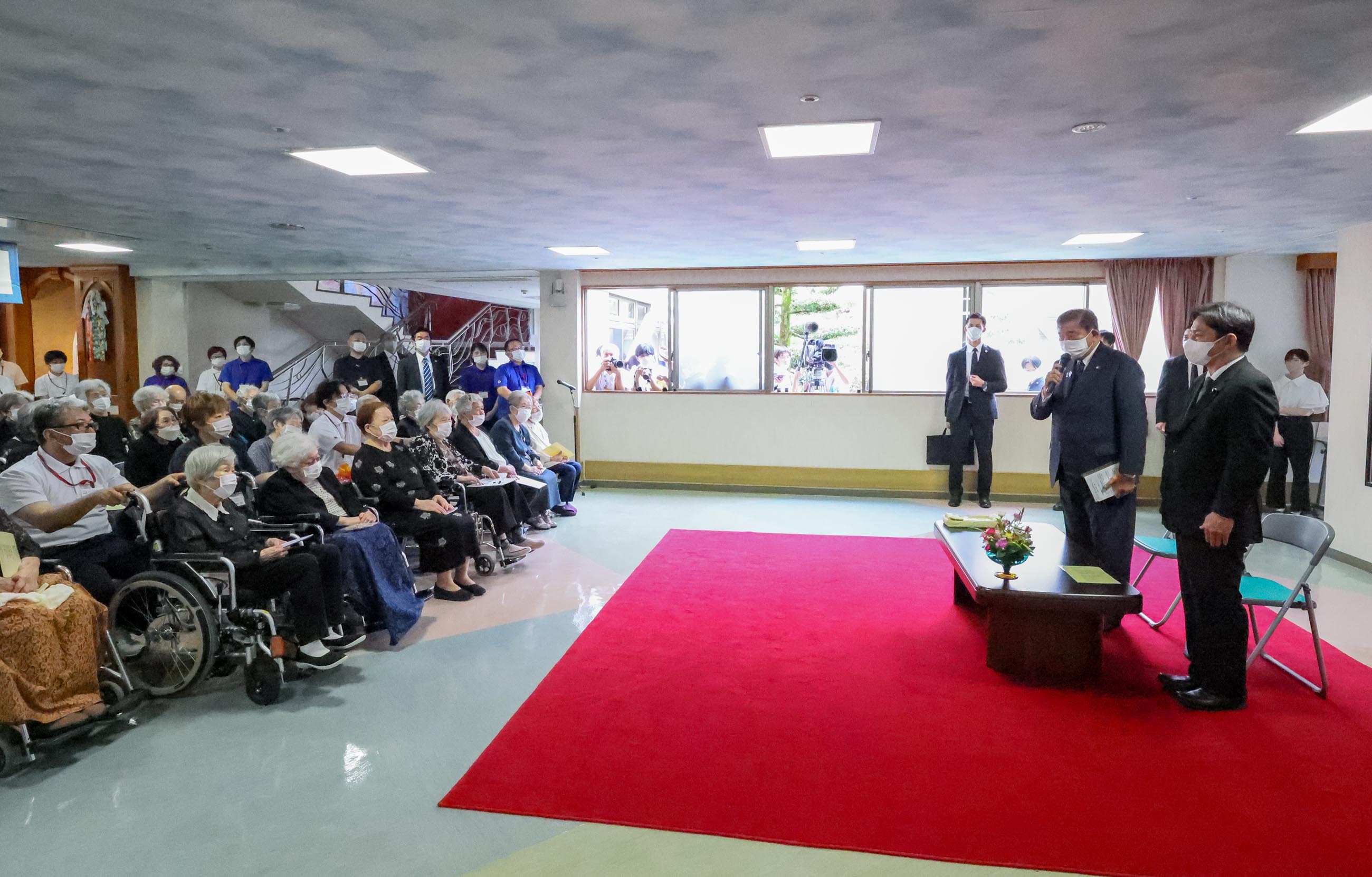 Prime Minister Ishiba visiting residents in a nursing home for atomic bomb survivors (1)