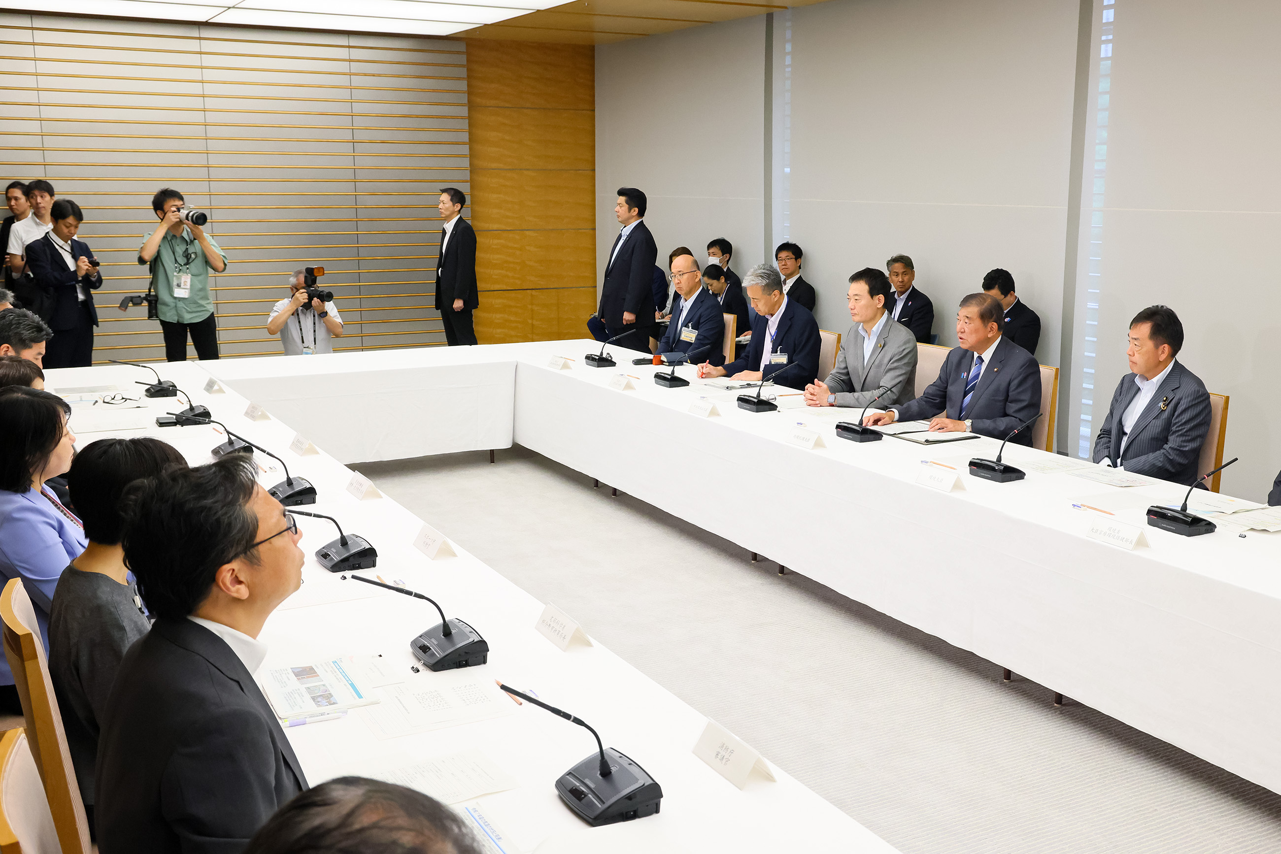 Prime Minister Ishiba wrapping up the meeting (4)