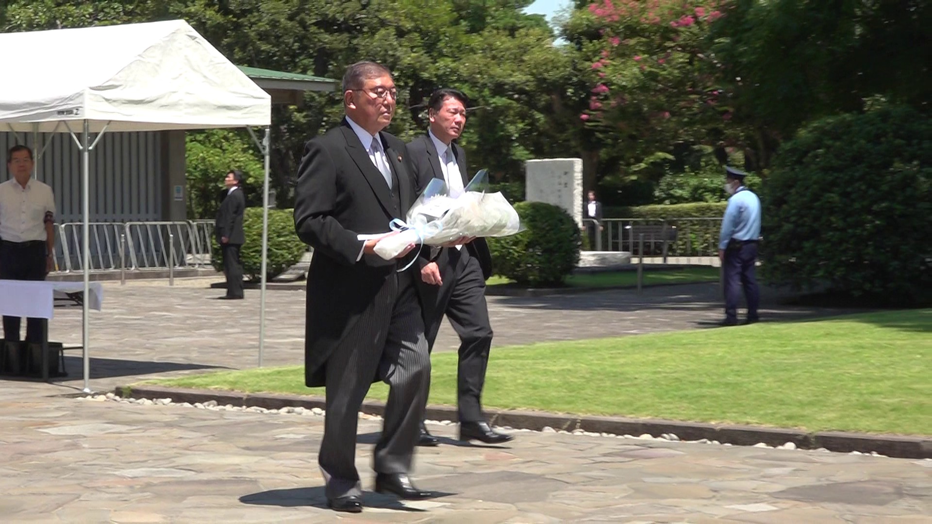 Prime Minister Ishiba offering prayers at Chidorigafuchi National Cemetery (1)