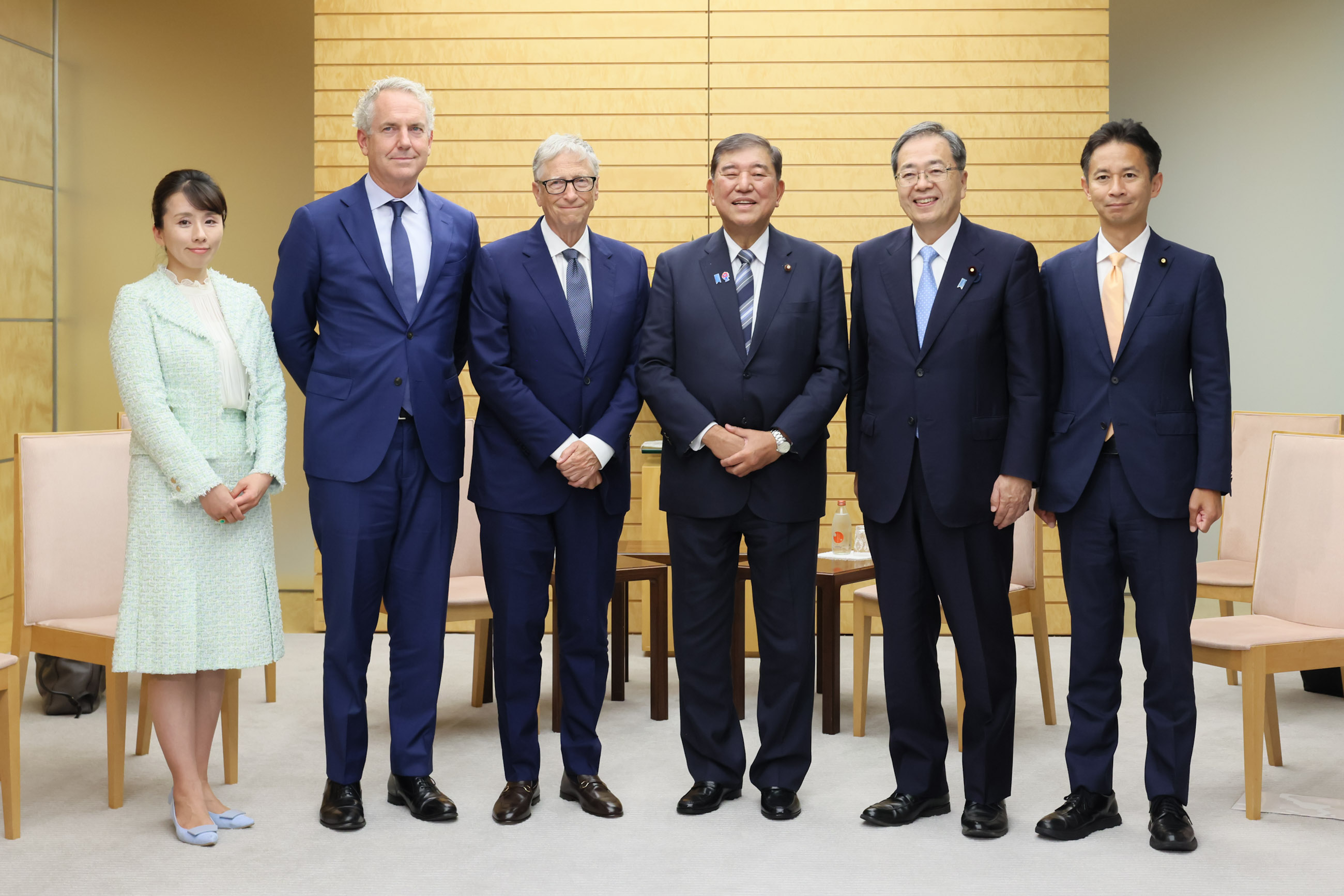 Prime Minister Ishiba receiving a courtesy call (2)