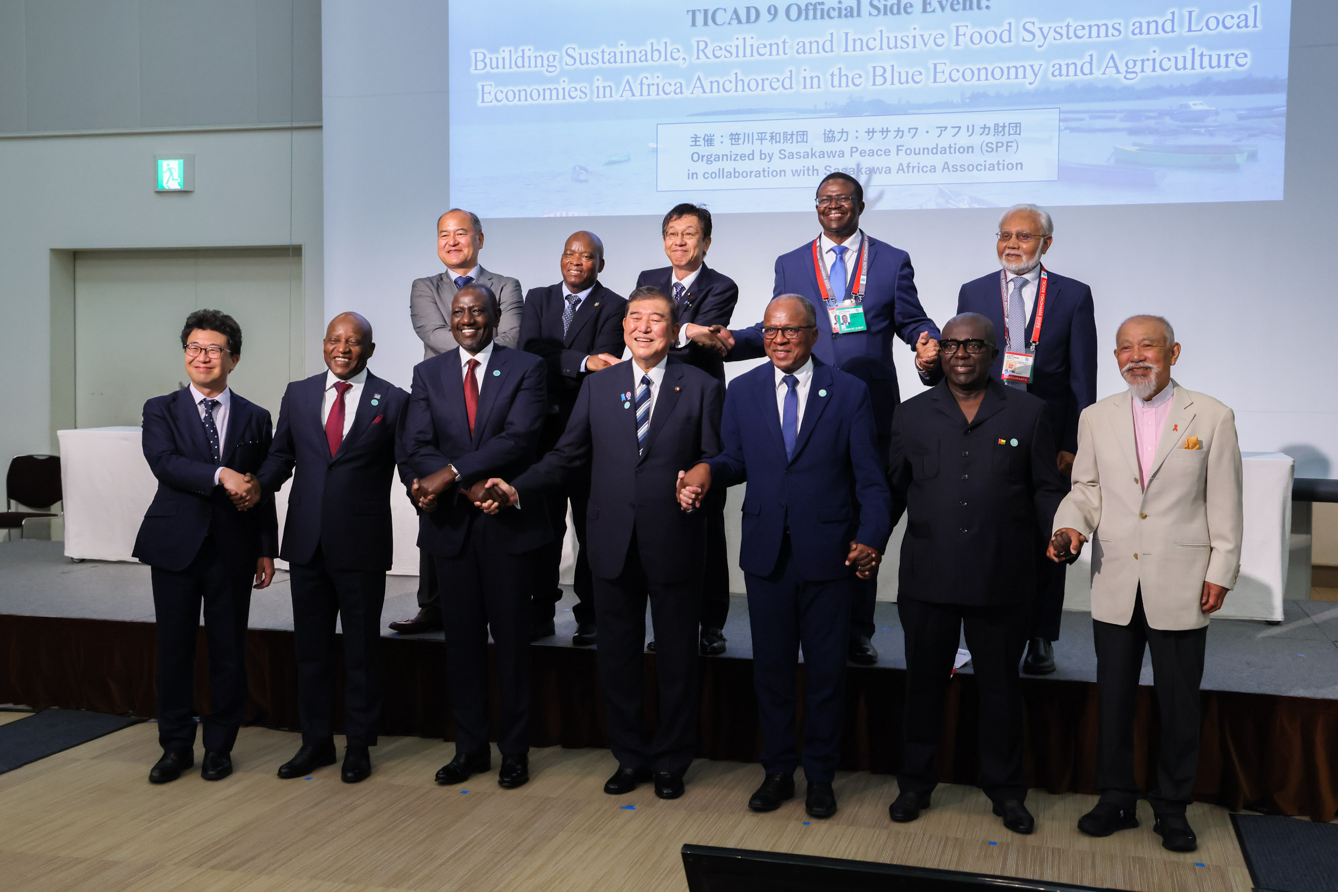 Commemorative photo (2)