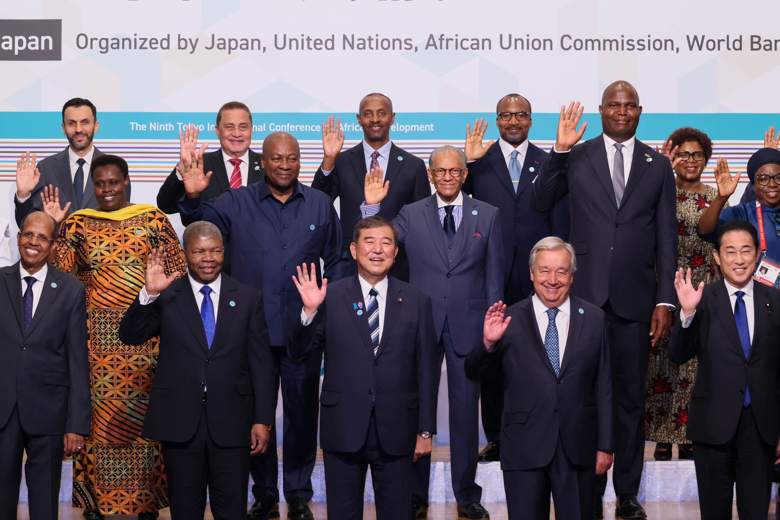 Prime Minister Ishiba attending the photo session (3)