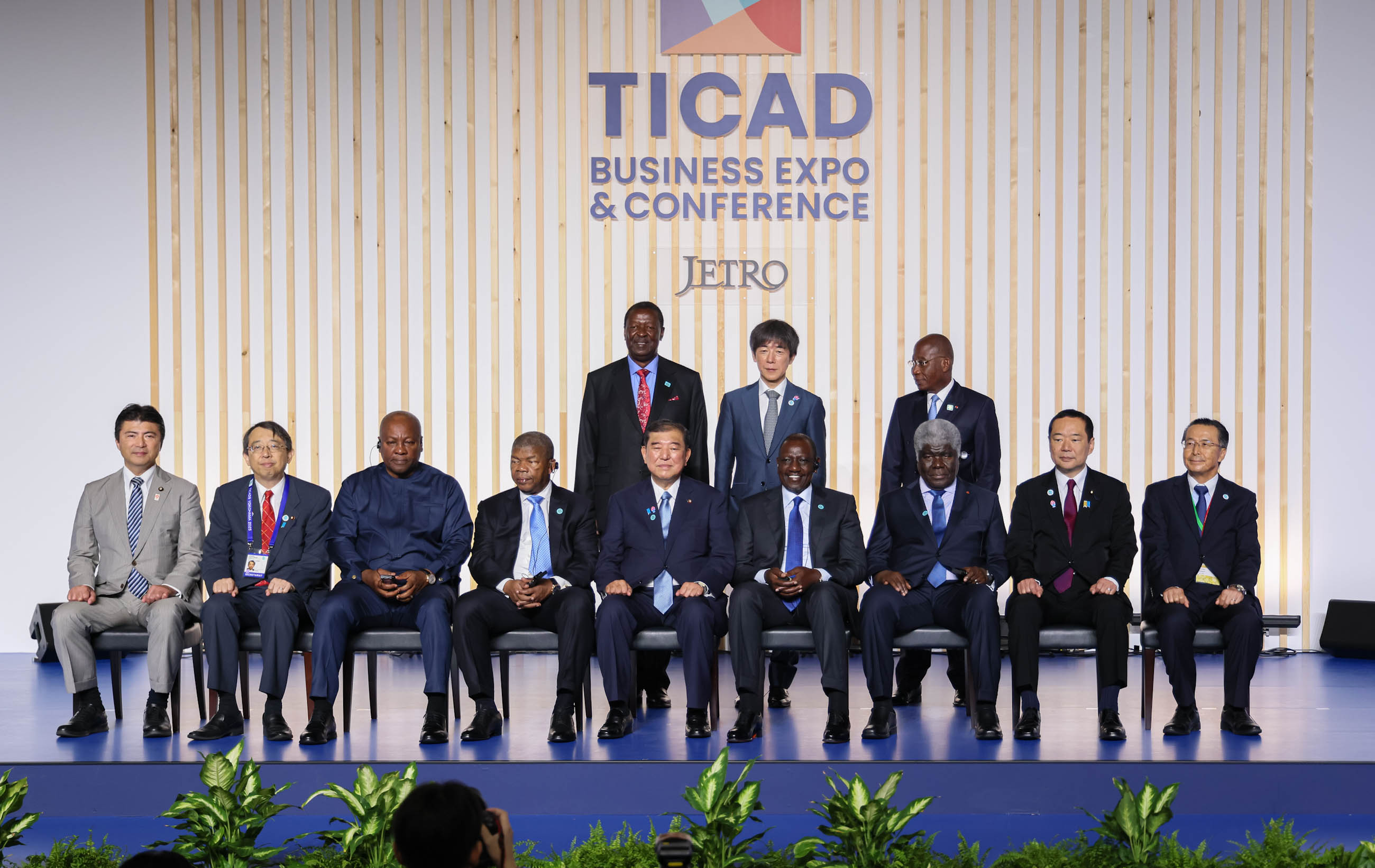 Signing ceremony (1)