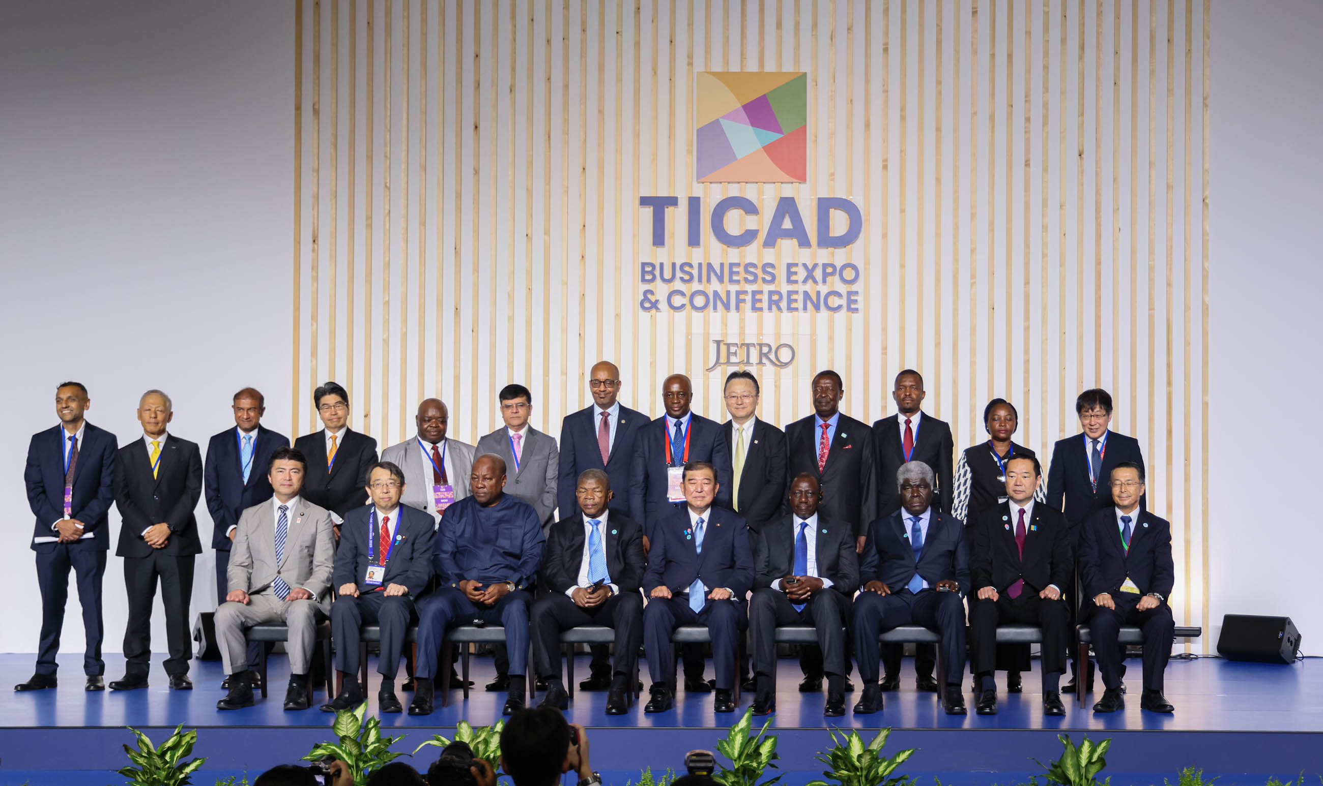 Signing ceremony (2)