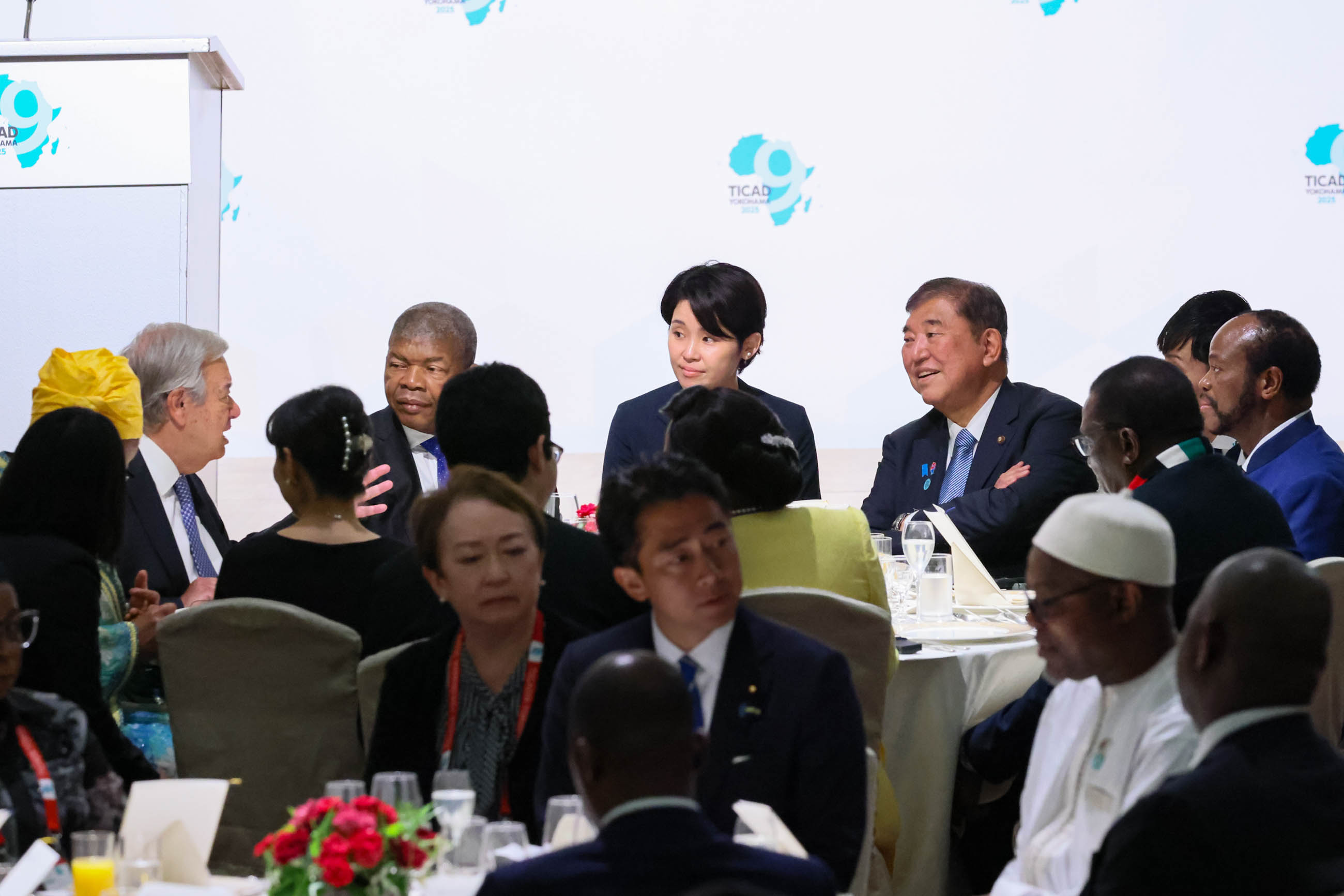 Prime Minister Ishiba hosting a banquet (2)