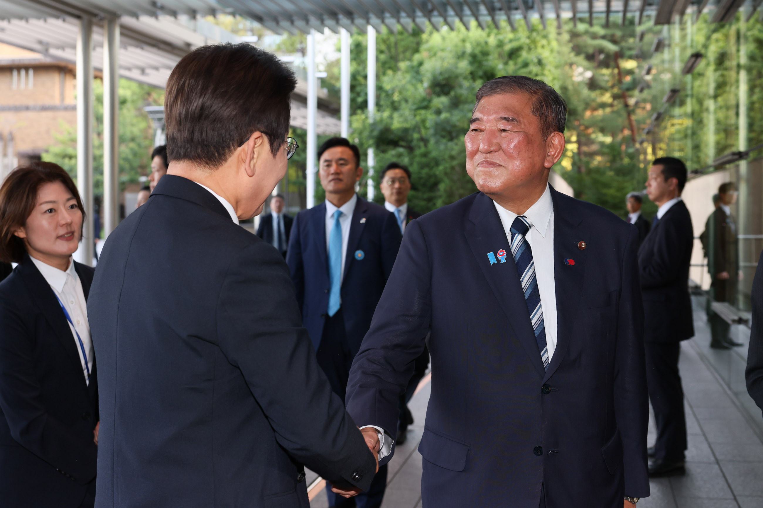 Prime Minister Ishiba welcoming President Lee (1)