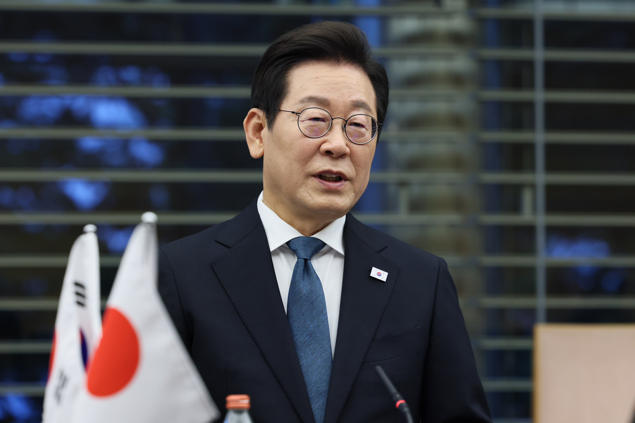 Japan - ROK Summit Meeting (Plenary Meeting) (7)
