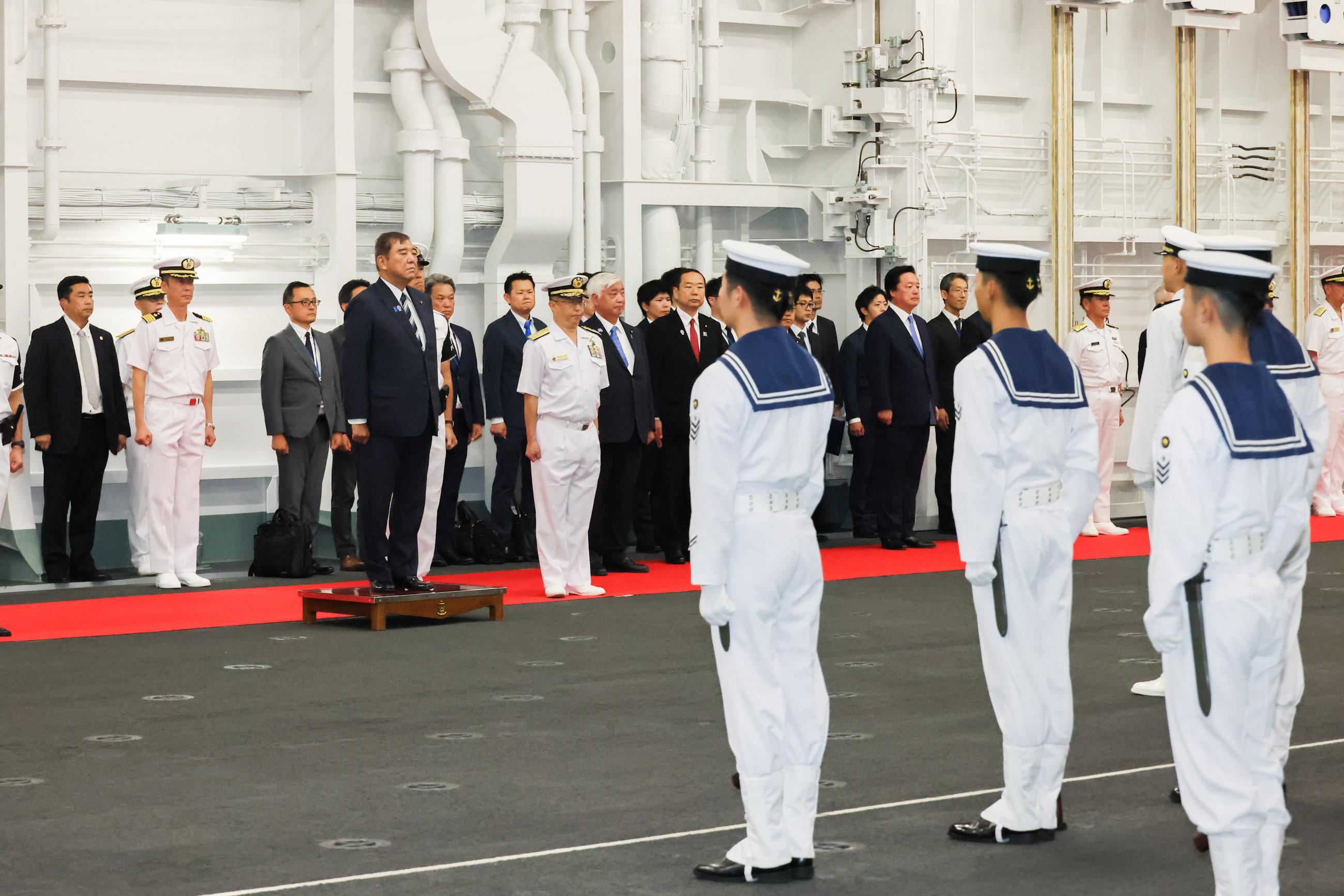 Salute and guard of honor ceremony (3)