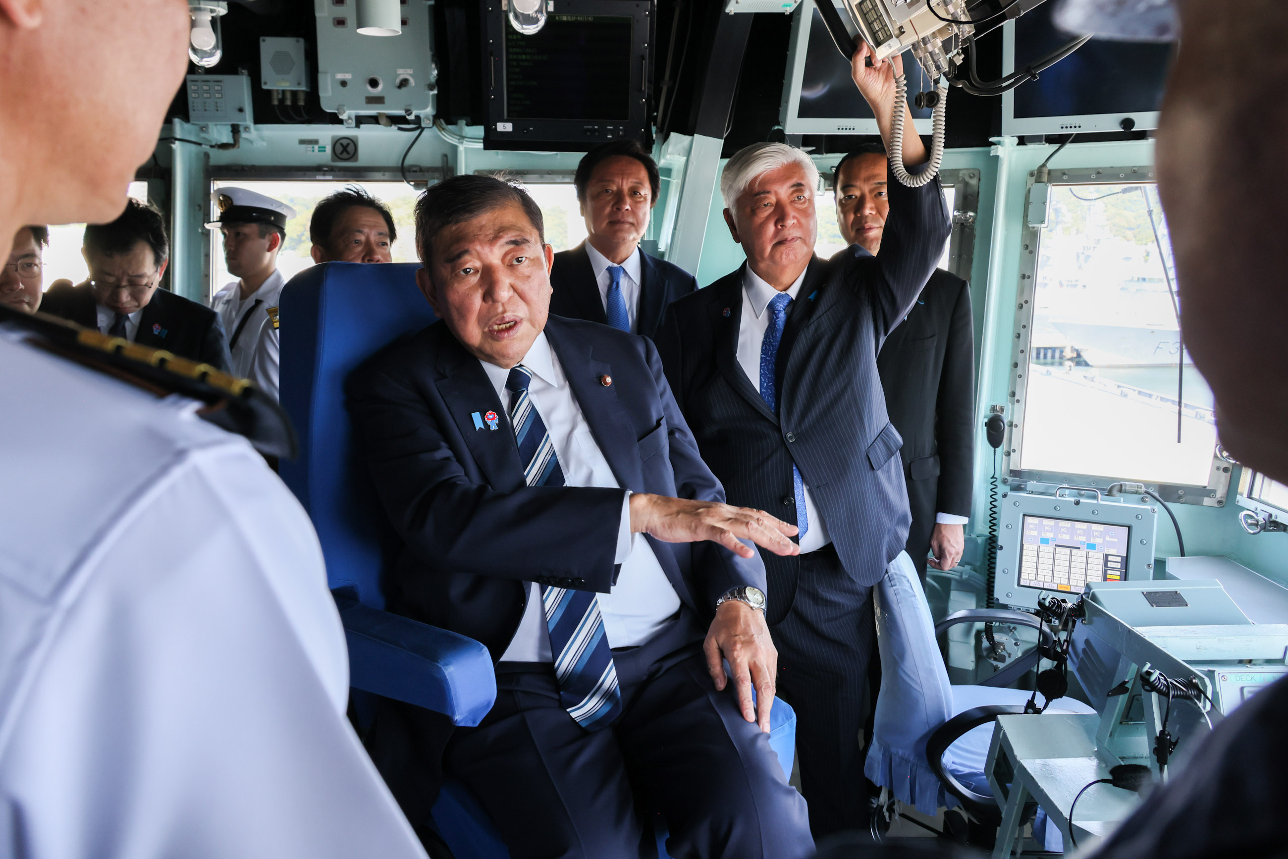 Prime Minister Ishiba touring JS KAGA (1)