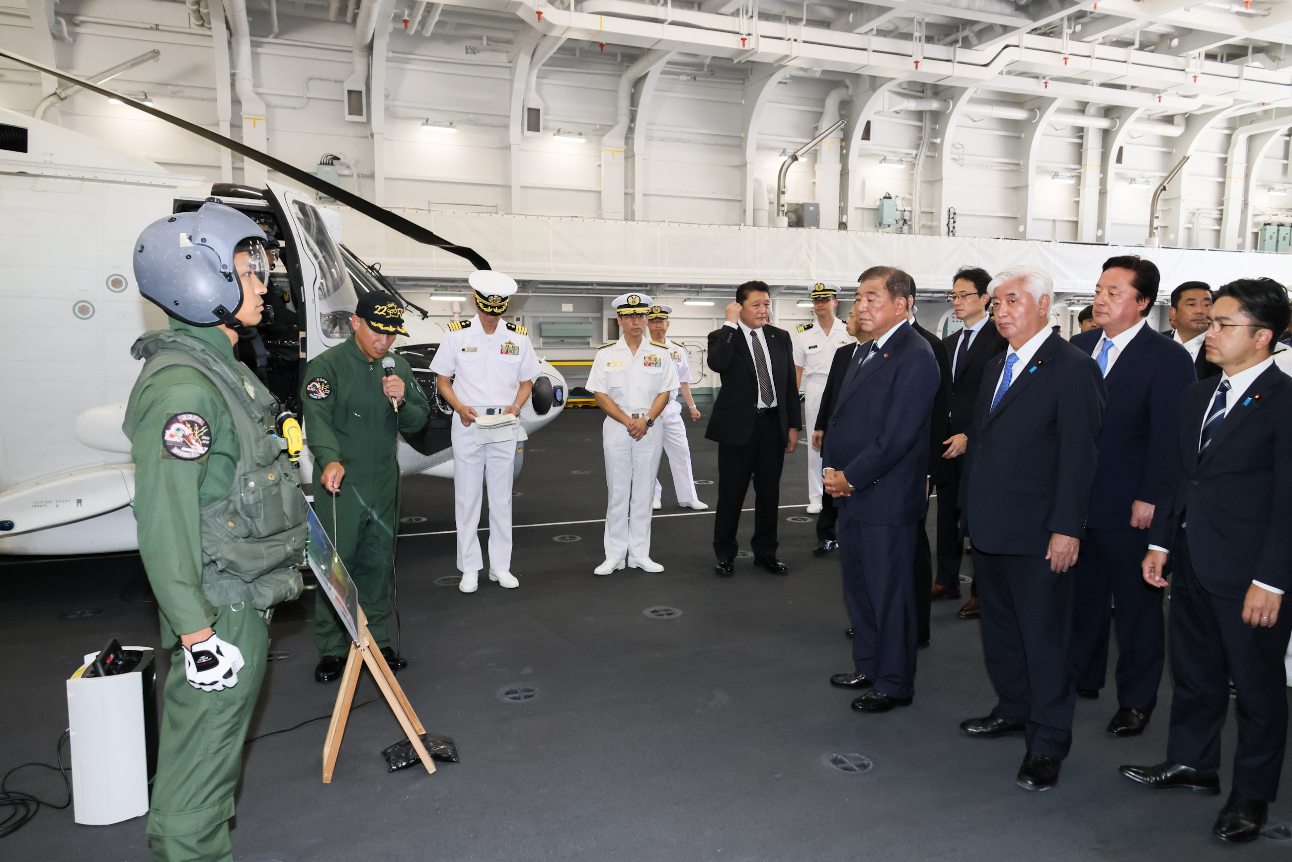 Prime Minister Ishiba touring JS KAGA (7)