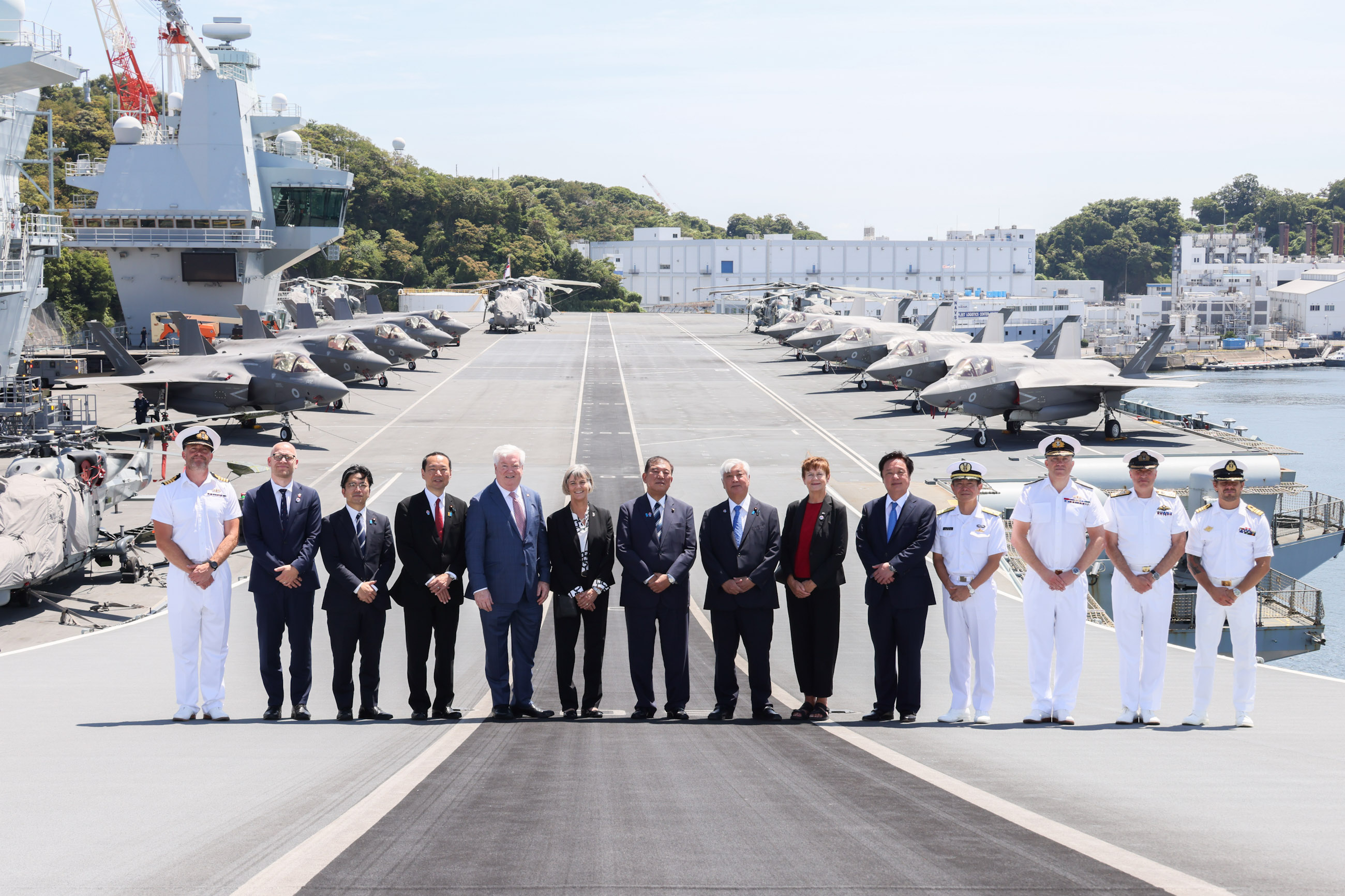 Prime Minister Ishiba observing the Royal Navy aircraft carrier HMS Prince of Wales (1)