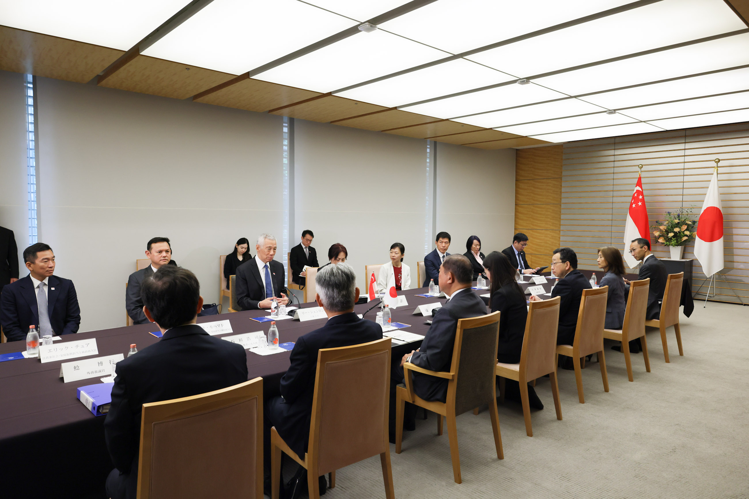Prime Minister Ishiba holding a meeting with Senior Minister Lee Hsien Loong (7)