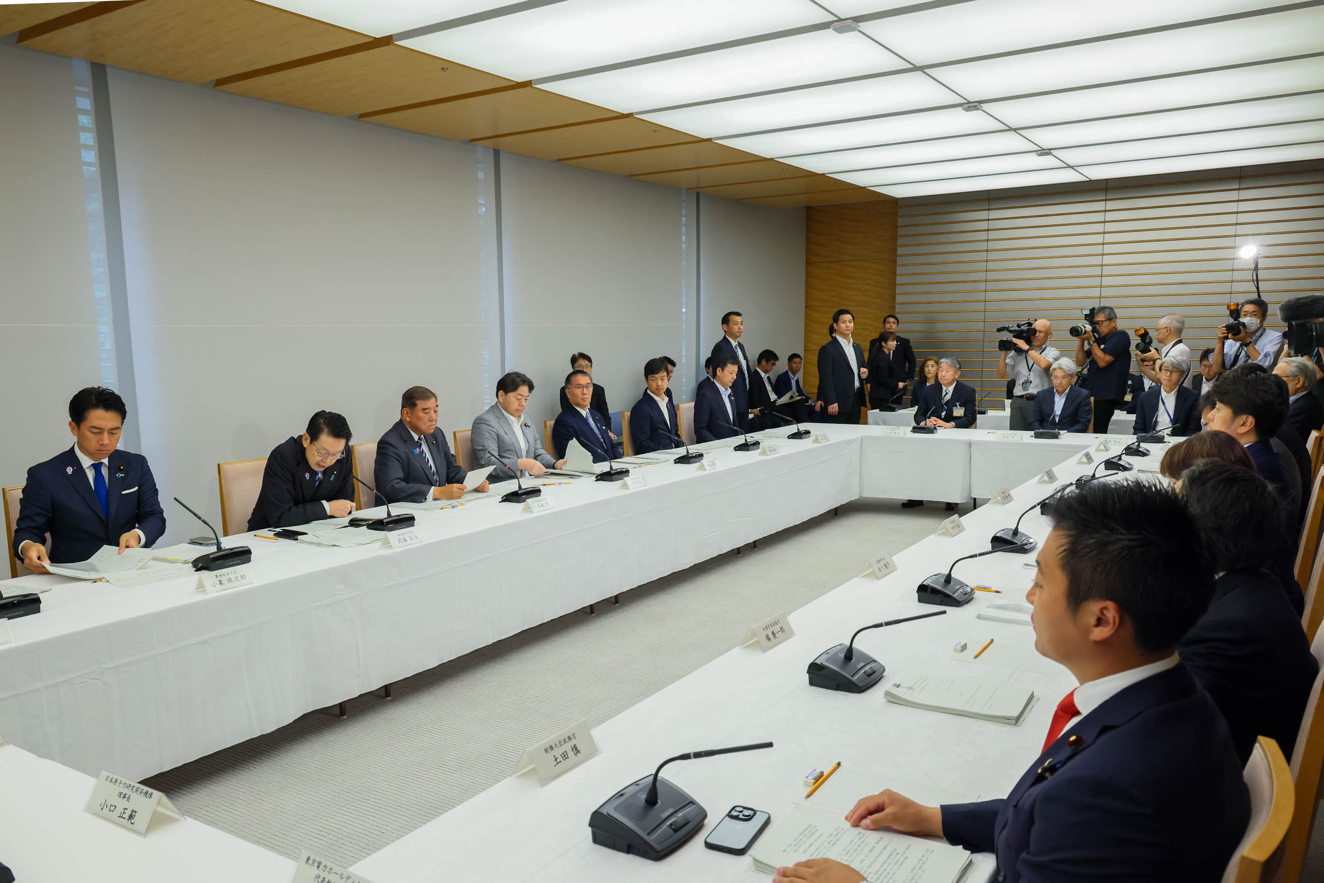 Prime Minister Ishiba wrapping up the meeting (2)