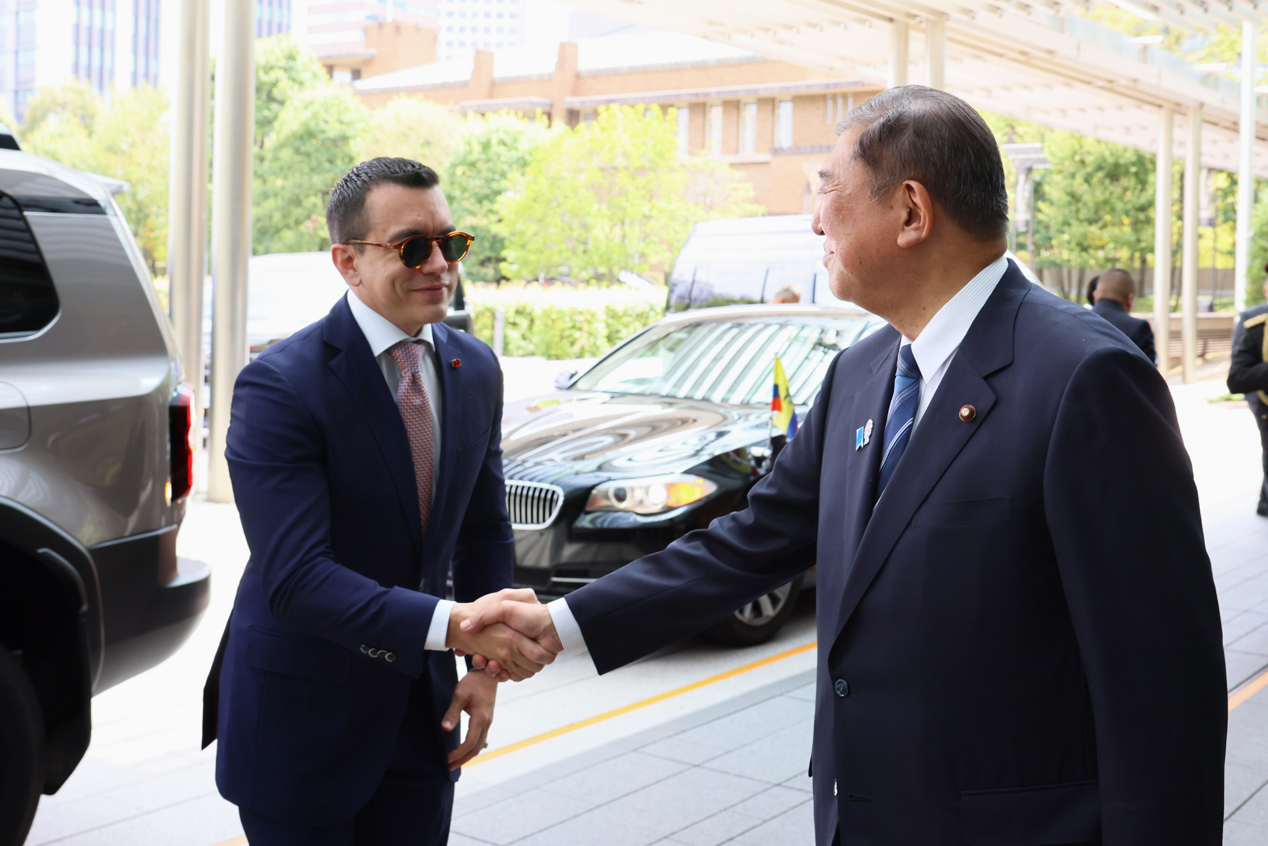 Prime Minister Ishiba welcoming President Noboa