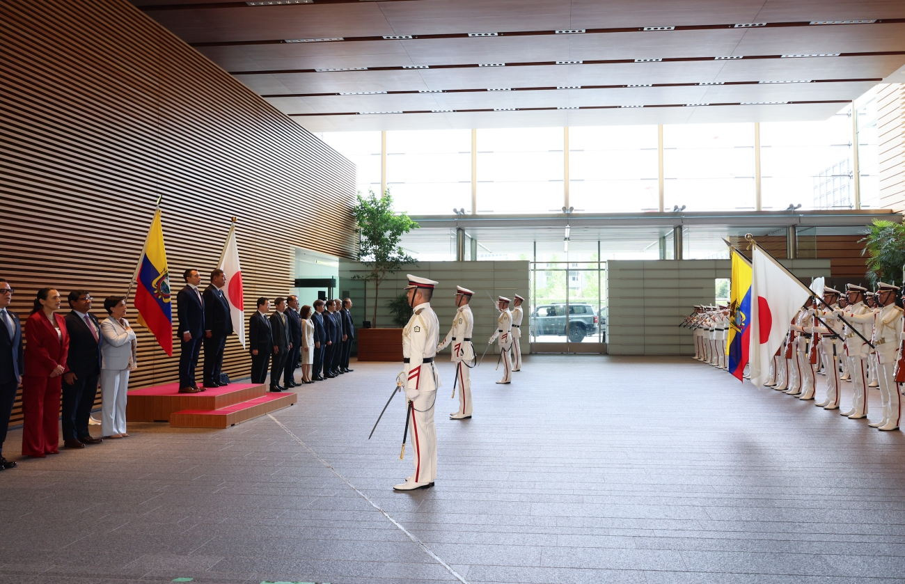 Salute and guard of honor ceremony (1)