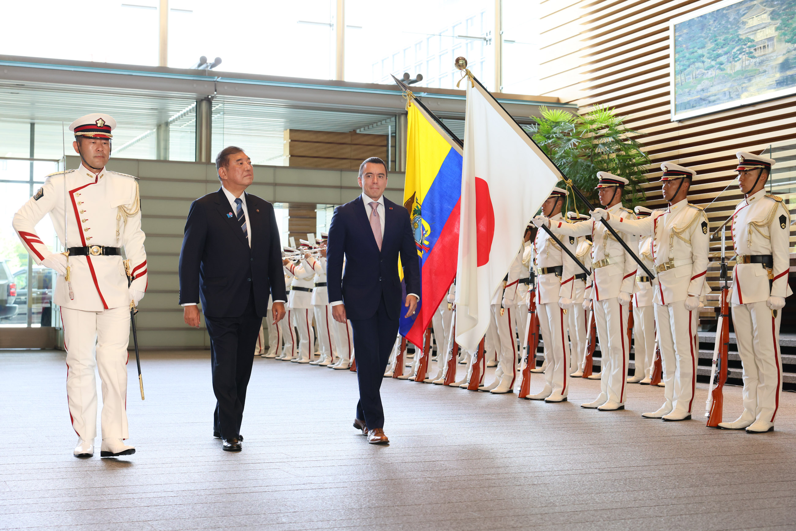 Salute and guard of honor ceremony (3)