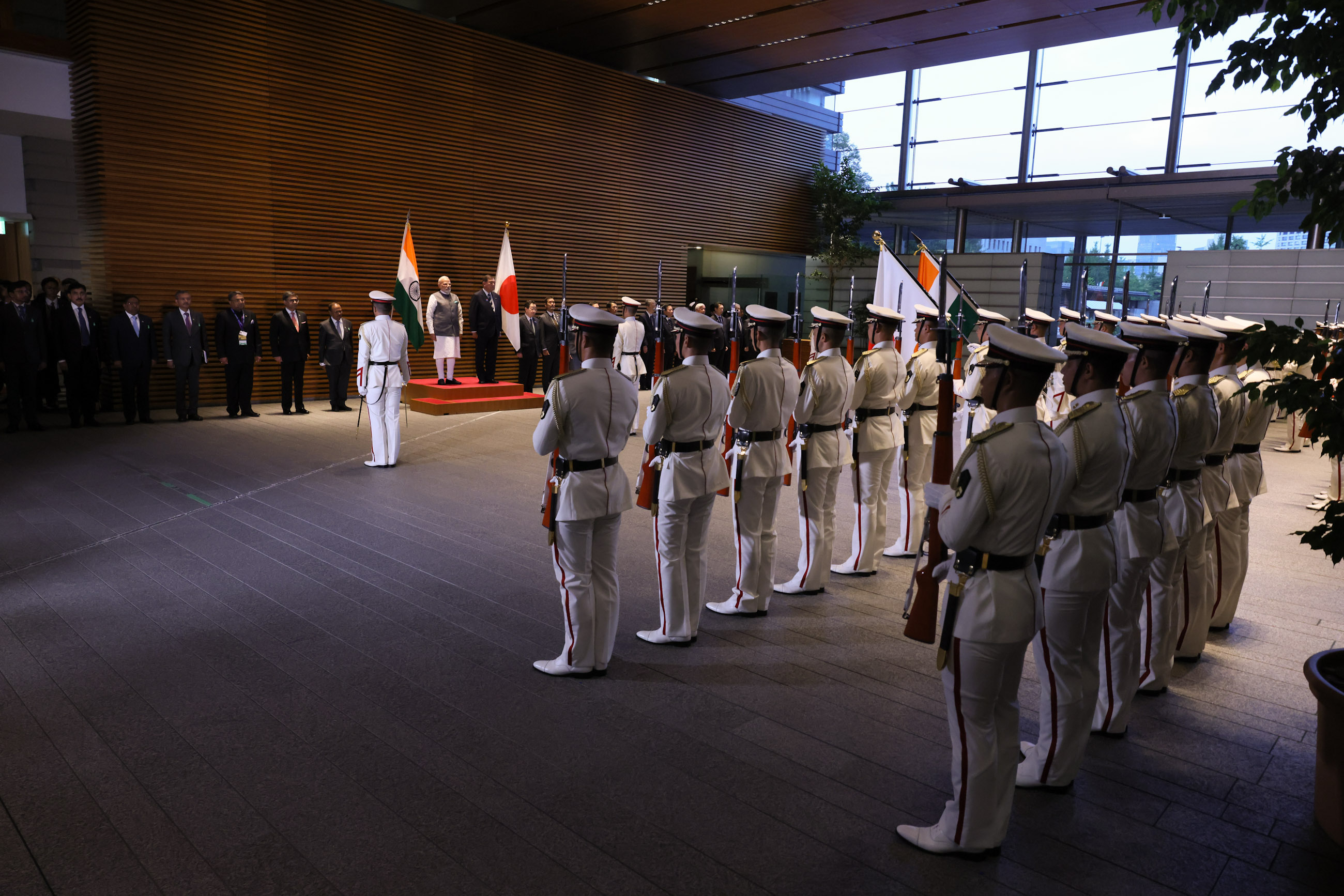 Salute and guard of honor ceremony (4)
