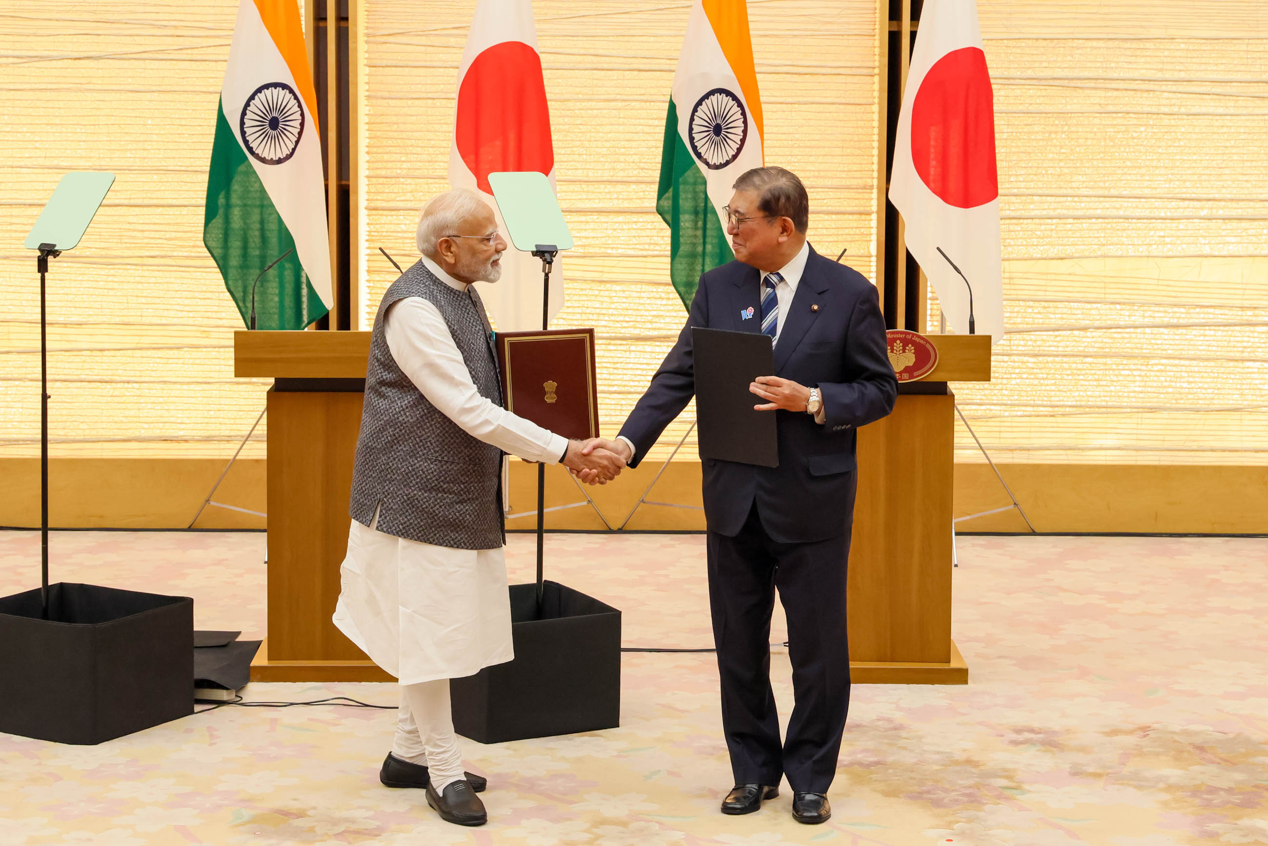 Ceremony for the exchange of documents (2)