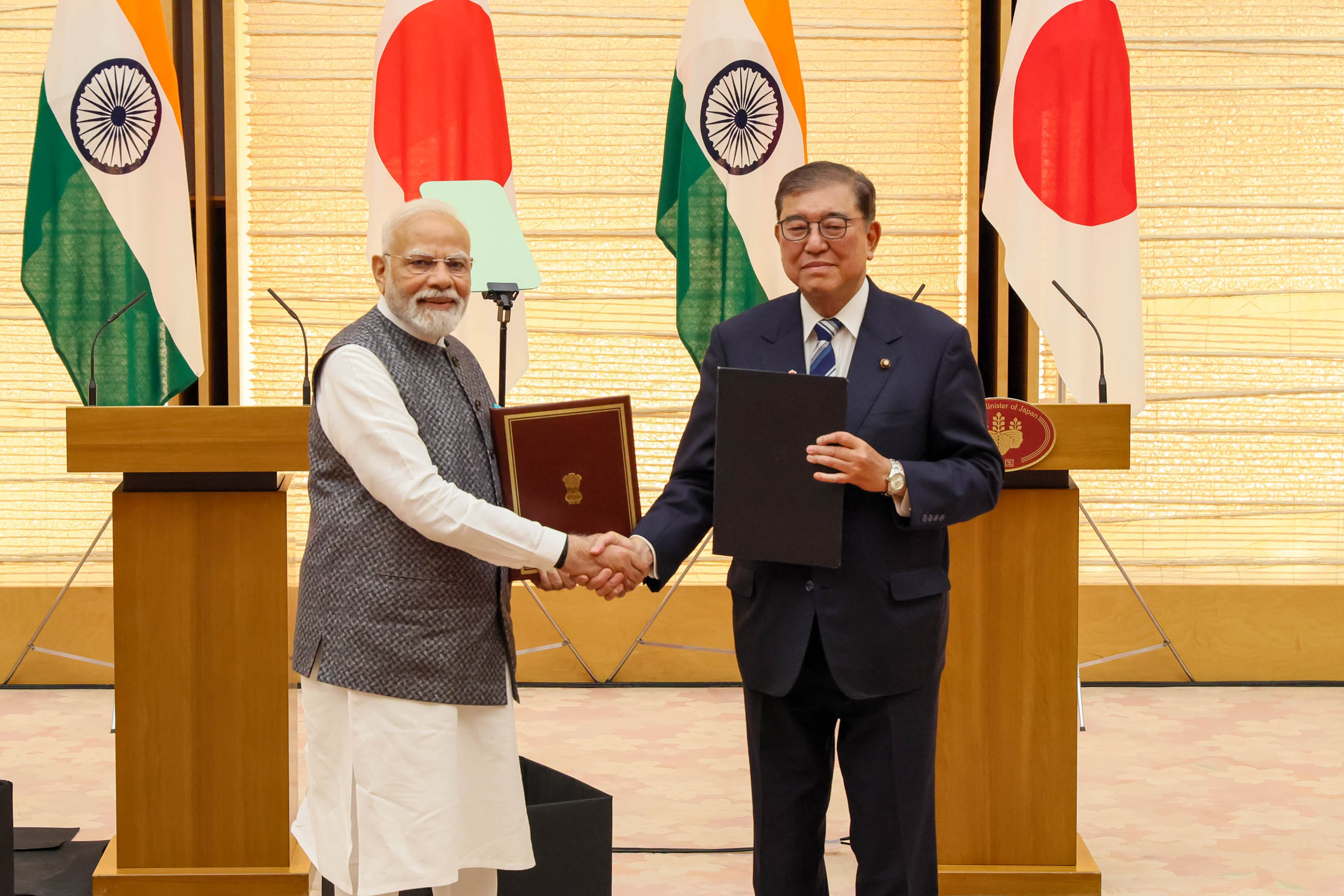 Ceremony for the exchange of documents (3)