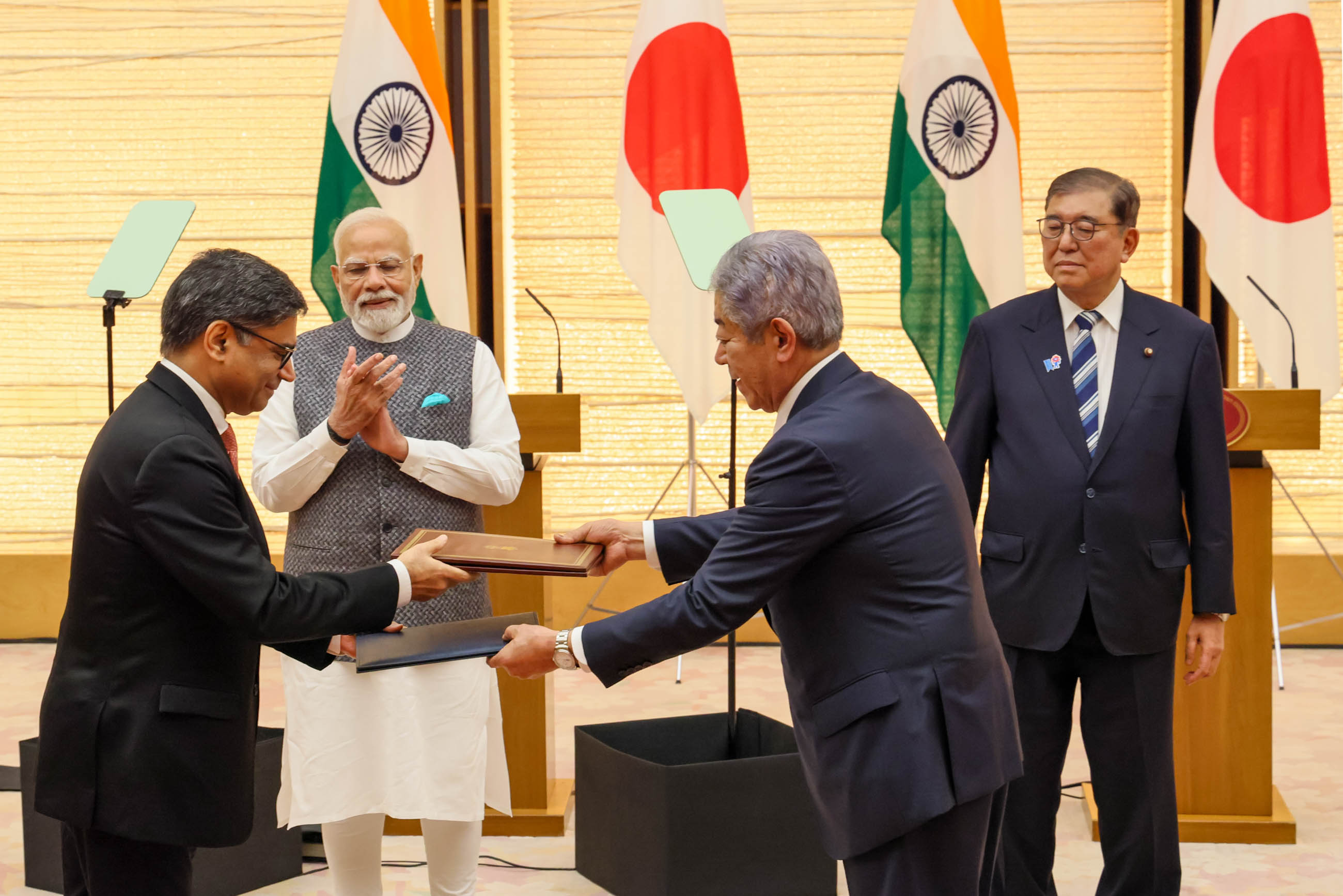 Ceremony for the exchange of documents (4)