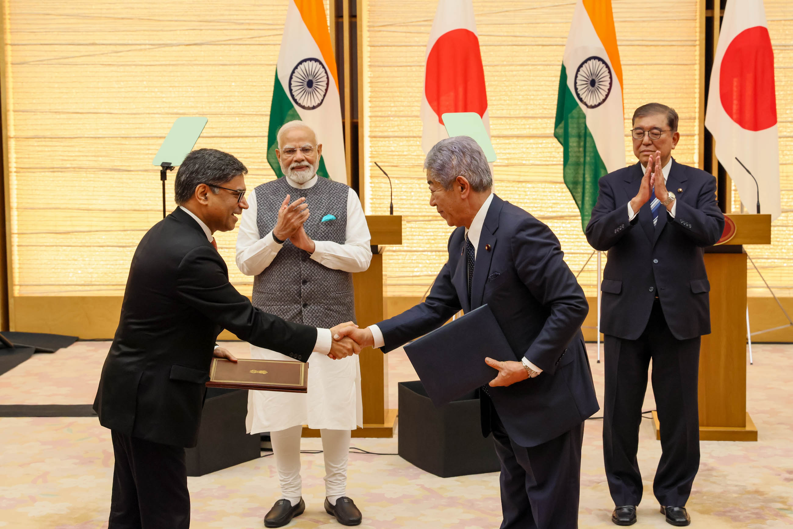 Ceremony for the exchange of documents (5)