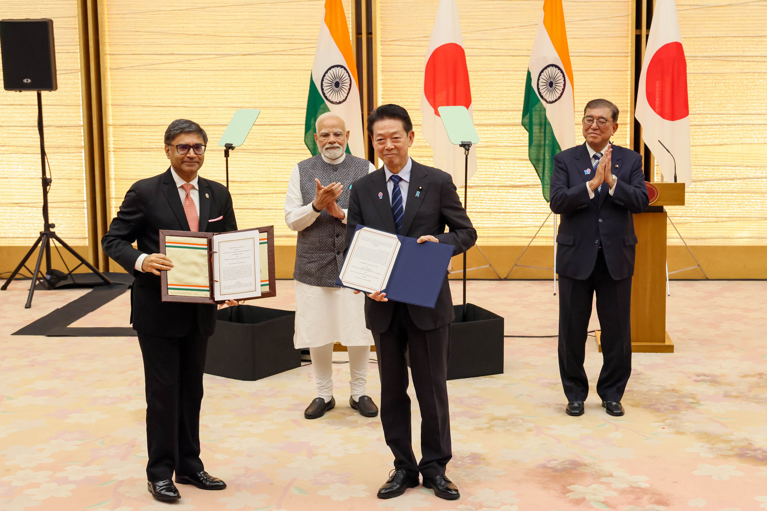 Ceremony for the exchange of documents (7)